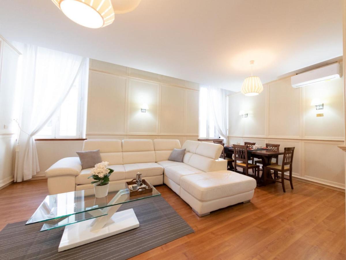 The Rent - Stylish One-bedroom In Piazza Barberini Rome