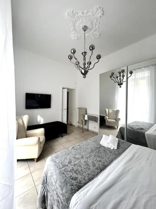 Virginia - Stazione Termini Apartment