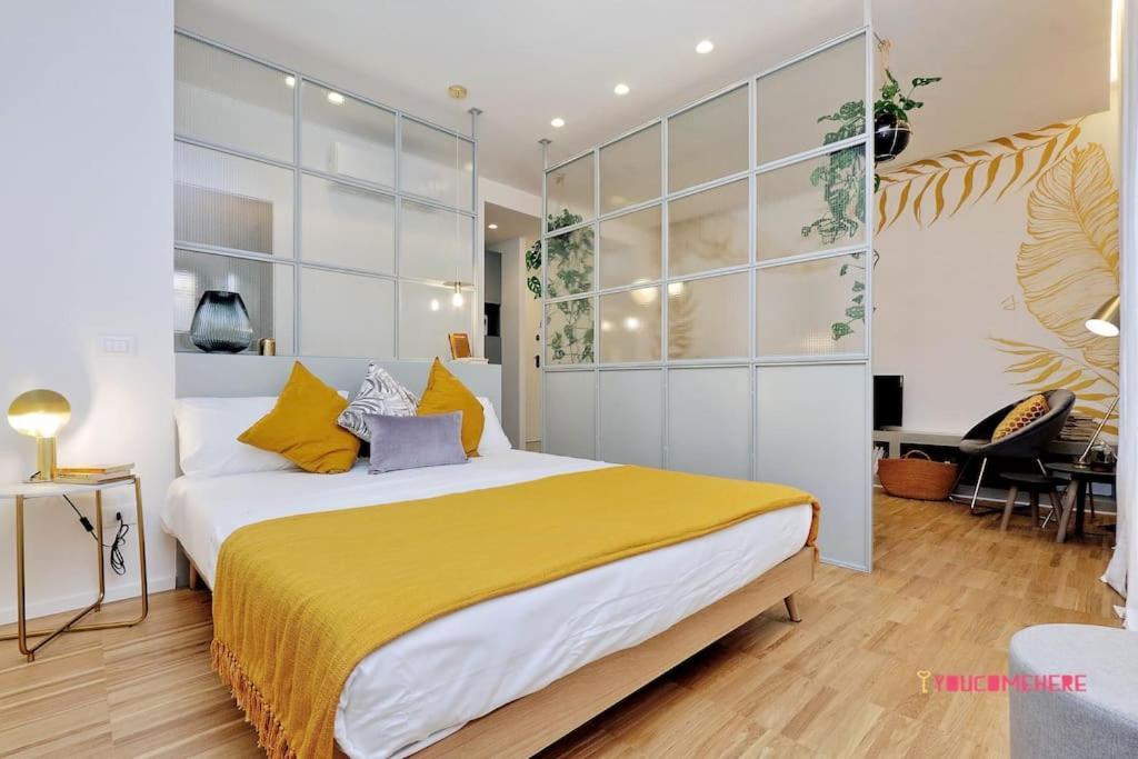 Apartment Ych-renovated And Design Flat Close To The Center
