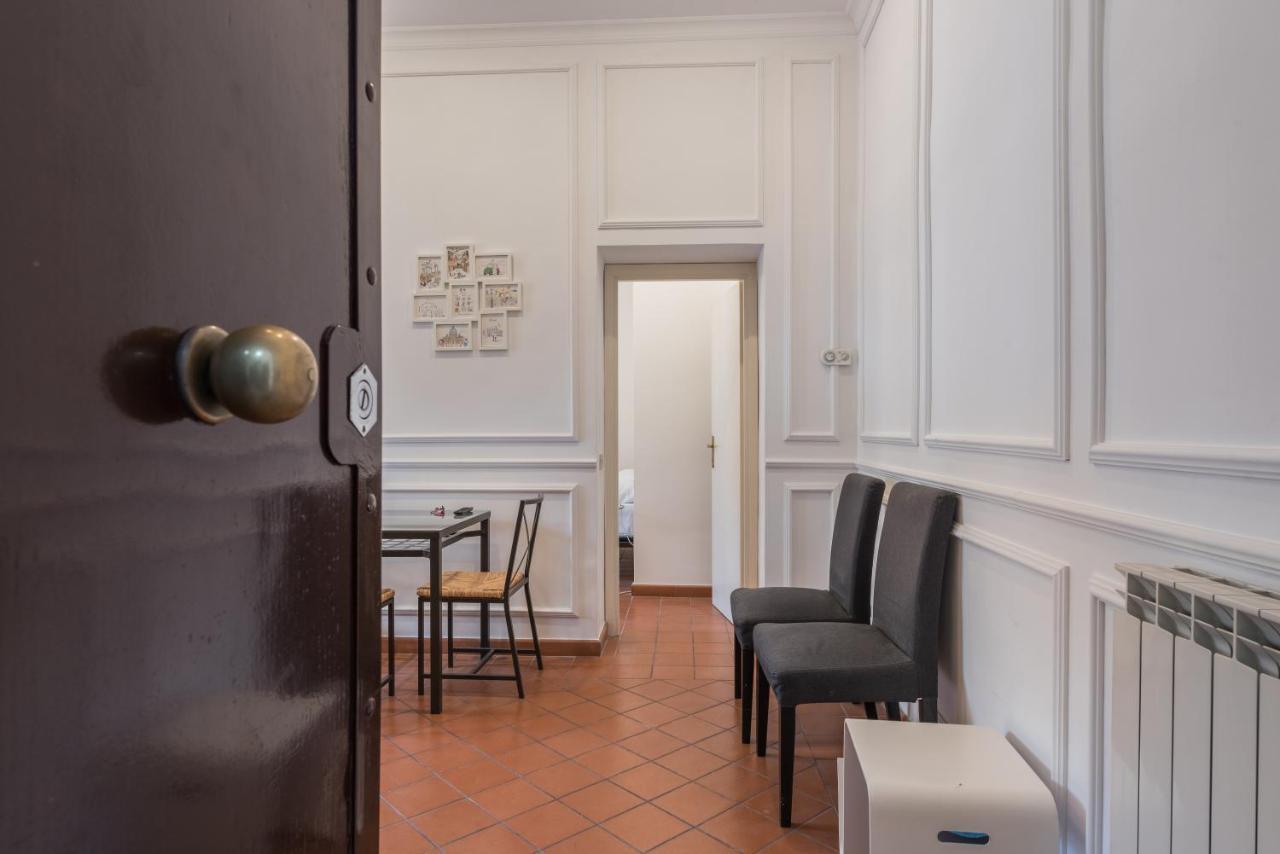 Joivy Trevi Fountain's Relais Rome
