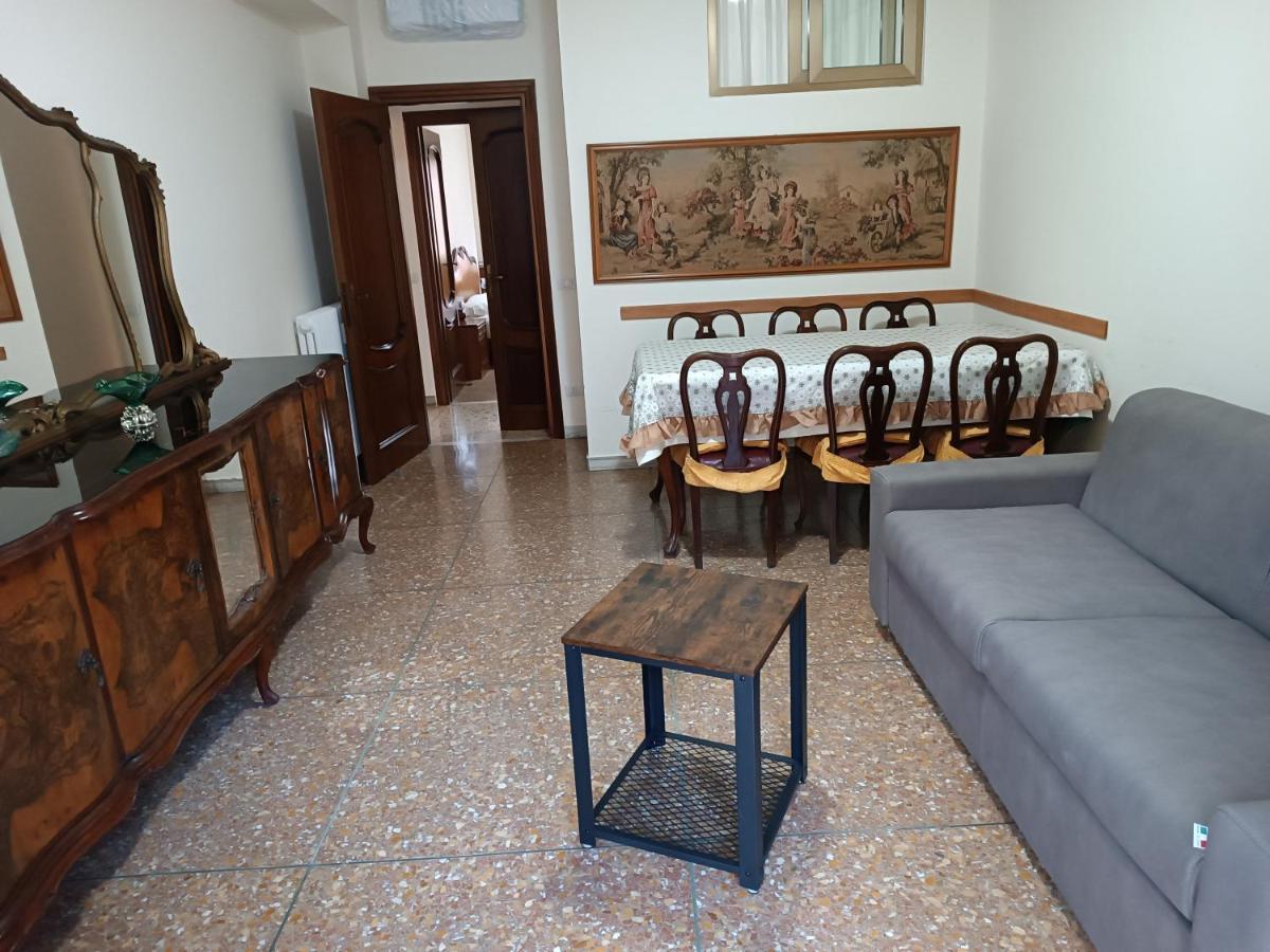 Hortis Apartment, 5 Persone, 2 Camere, Balcone, Metro C E Tram Per Il Centro Appartamento