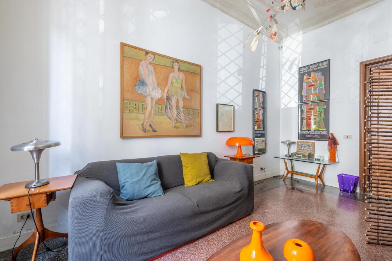 Retro - St. Peter Vatican Apartment