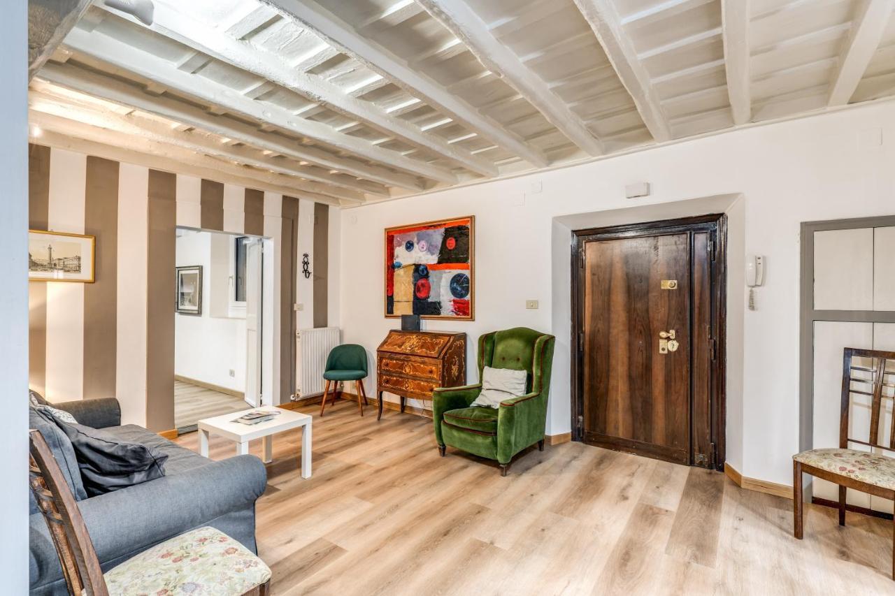 Apartment Lovely Spacious Near The Colosseum