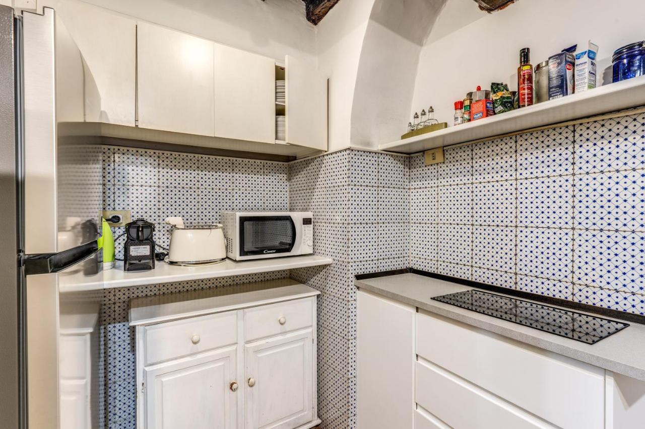 Lovely Spacious Near The Colosseum Apartment Rome