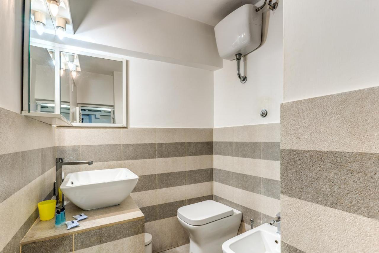 Lovely Spacious Near The Colosseum Apartment Rome