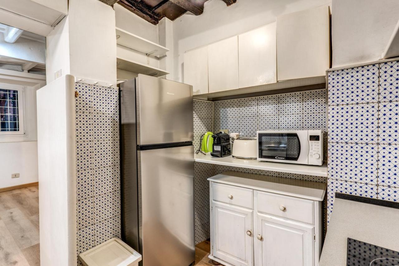 Lovely Spacious Near The Colosseum Apartment Rome