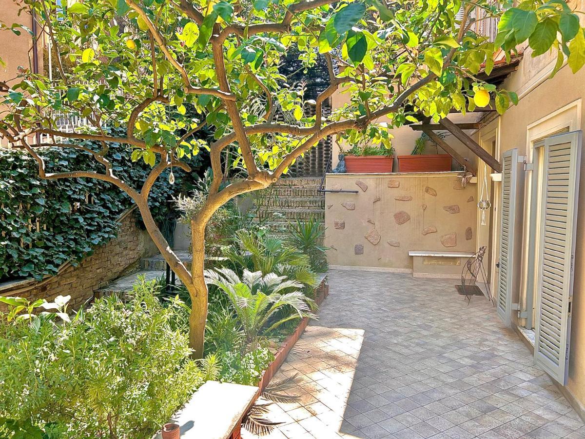 Isola Roger - Con Giardino A Holiday home Rome