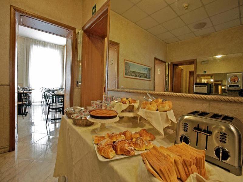 Hotel Embassy