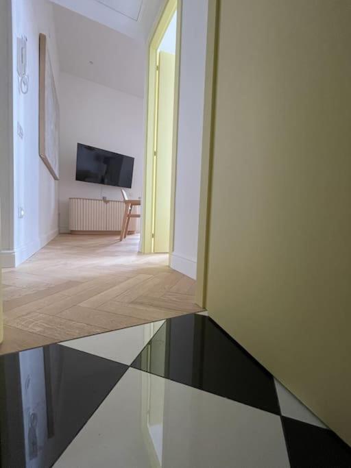 Ultra Stylish Modern Attic Apartment *
