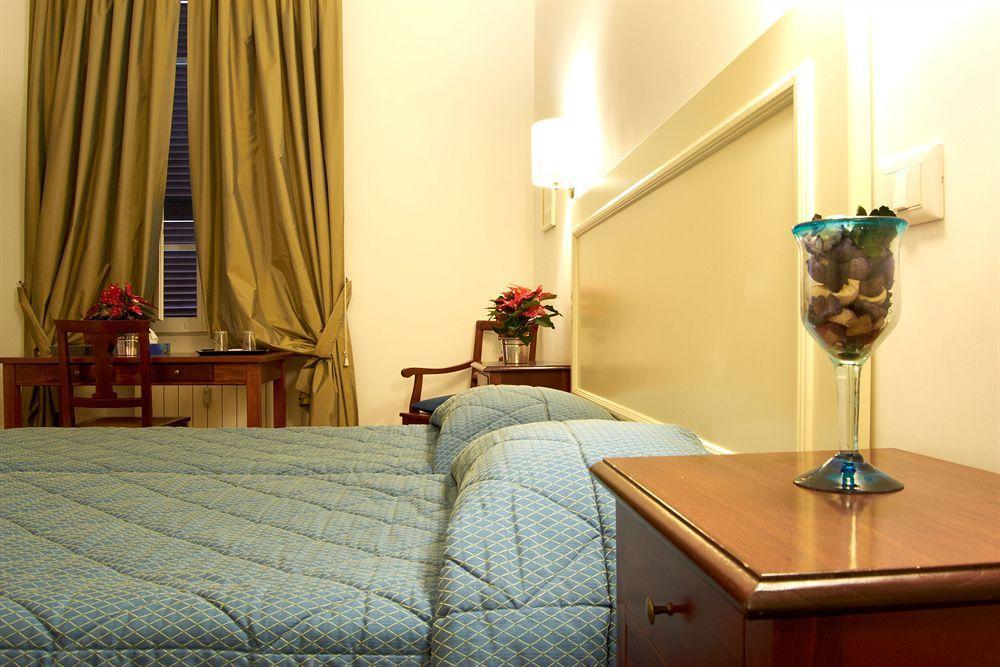 Bed & Breakfast Domus Mazzini 2*