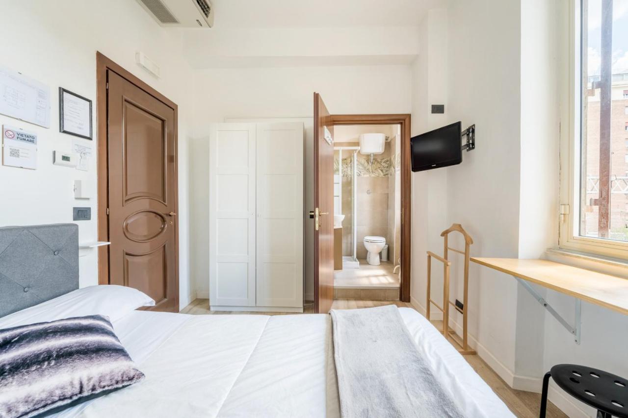 Piramide Guest house *