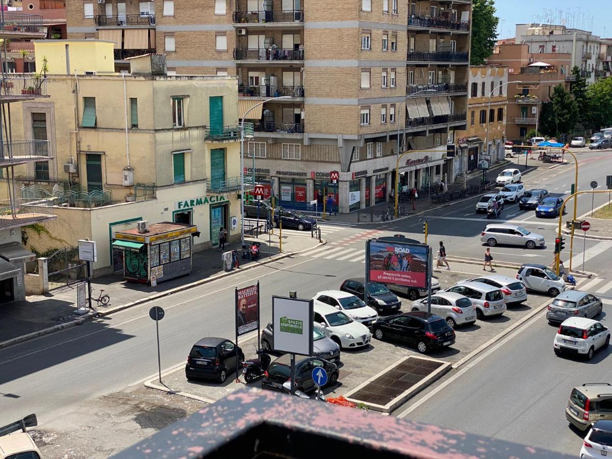 The Italian House In A Pochi Passi Dalla Metro A Apartment