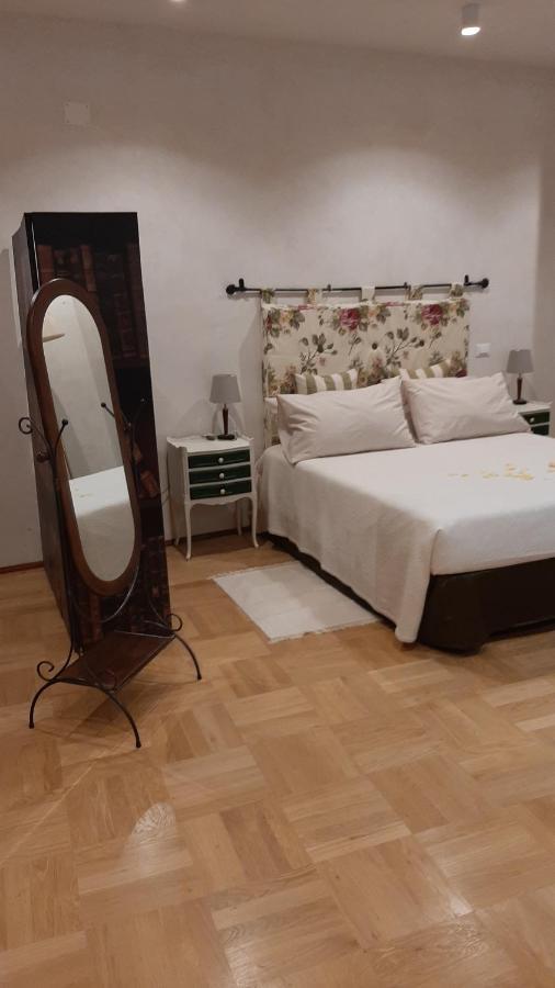 Casale Santa Maria Di San Vittorino Apartment