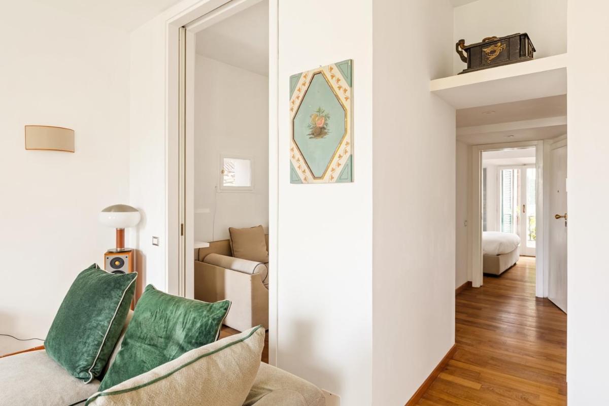 Apartment Trilussa Stylish Penthouse Rome