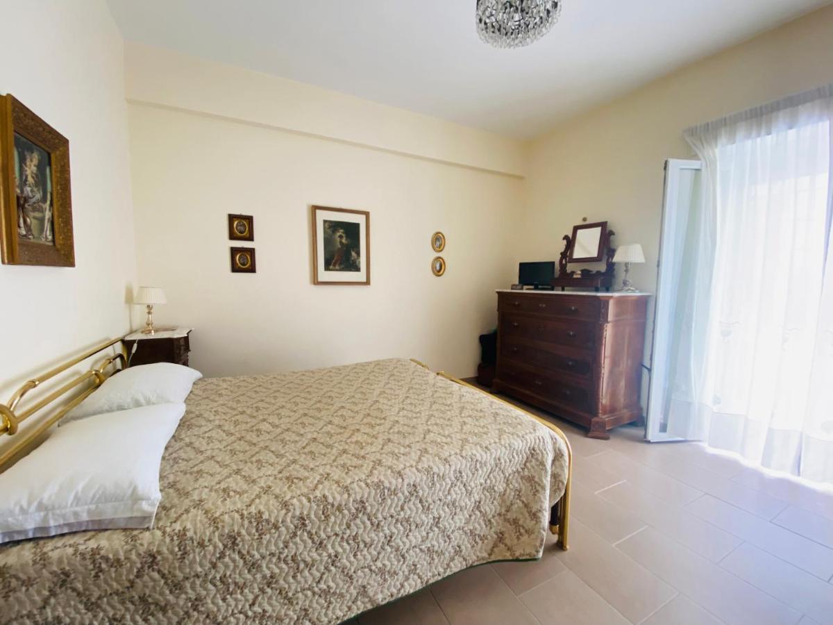 Comfy In Near Metro Rome