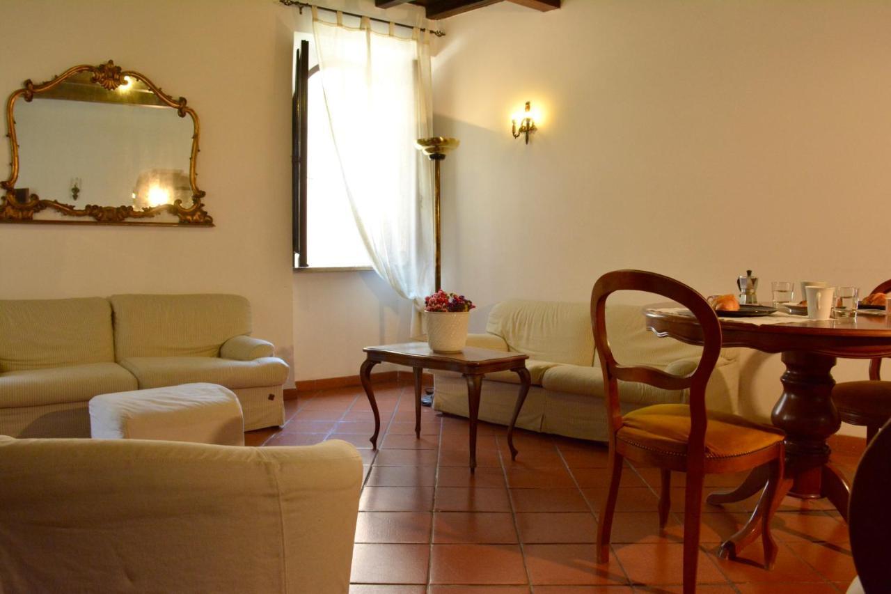Sweet Giulia's Apartment