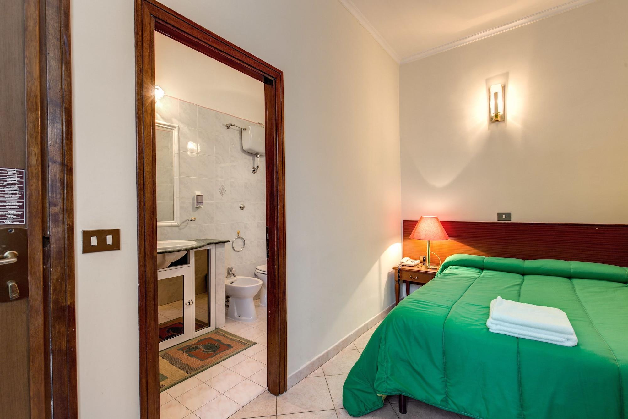 Cambridge Hotel 3*