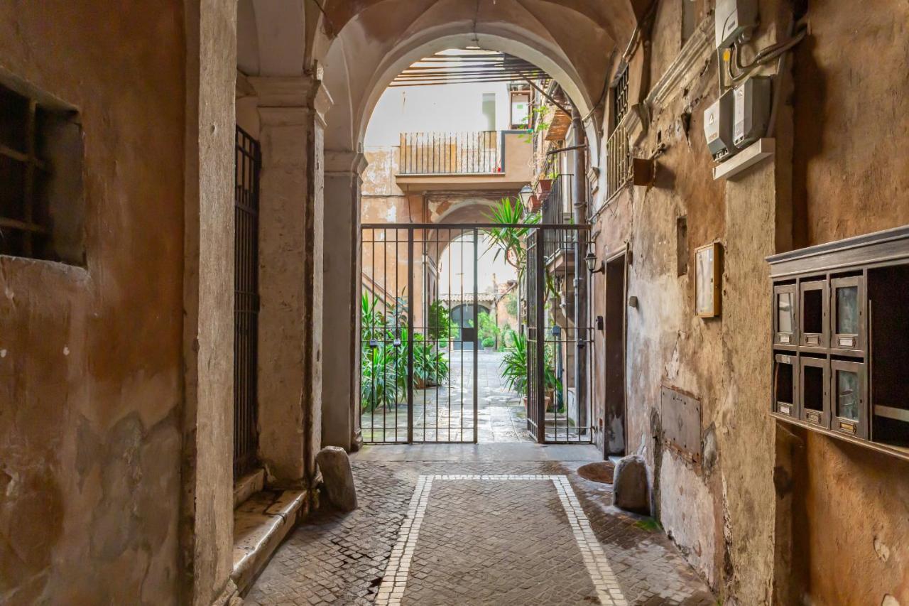 Al Cortile Del Moro Apartment
