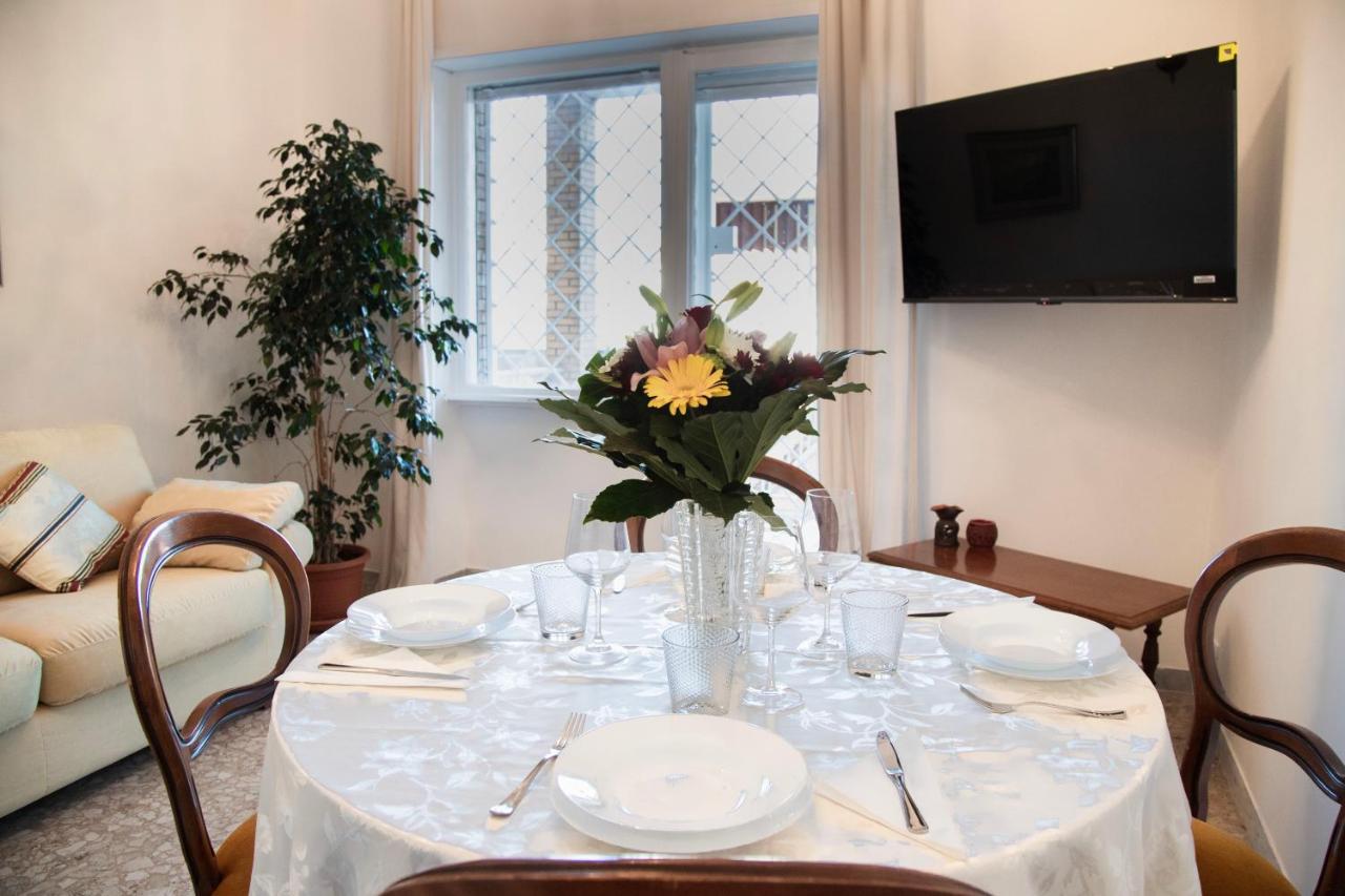 Aurelia Loris House * Rome