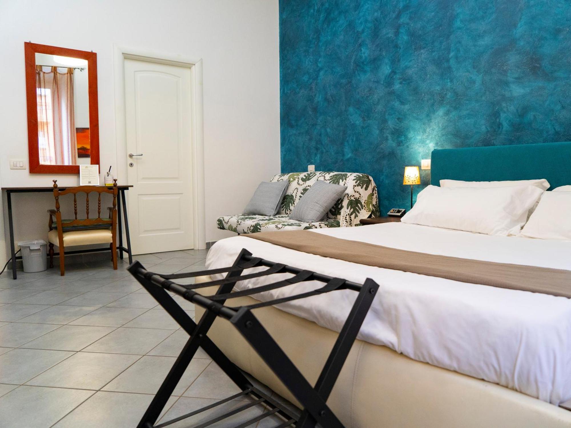 Salotto Piramide Bed & Breakfast Rome