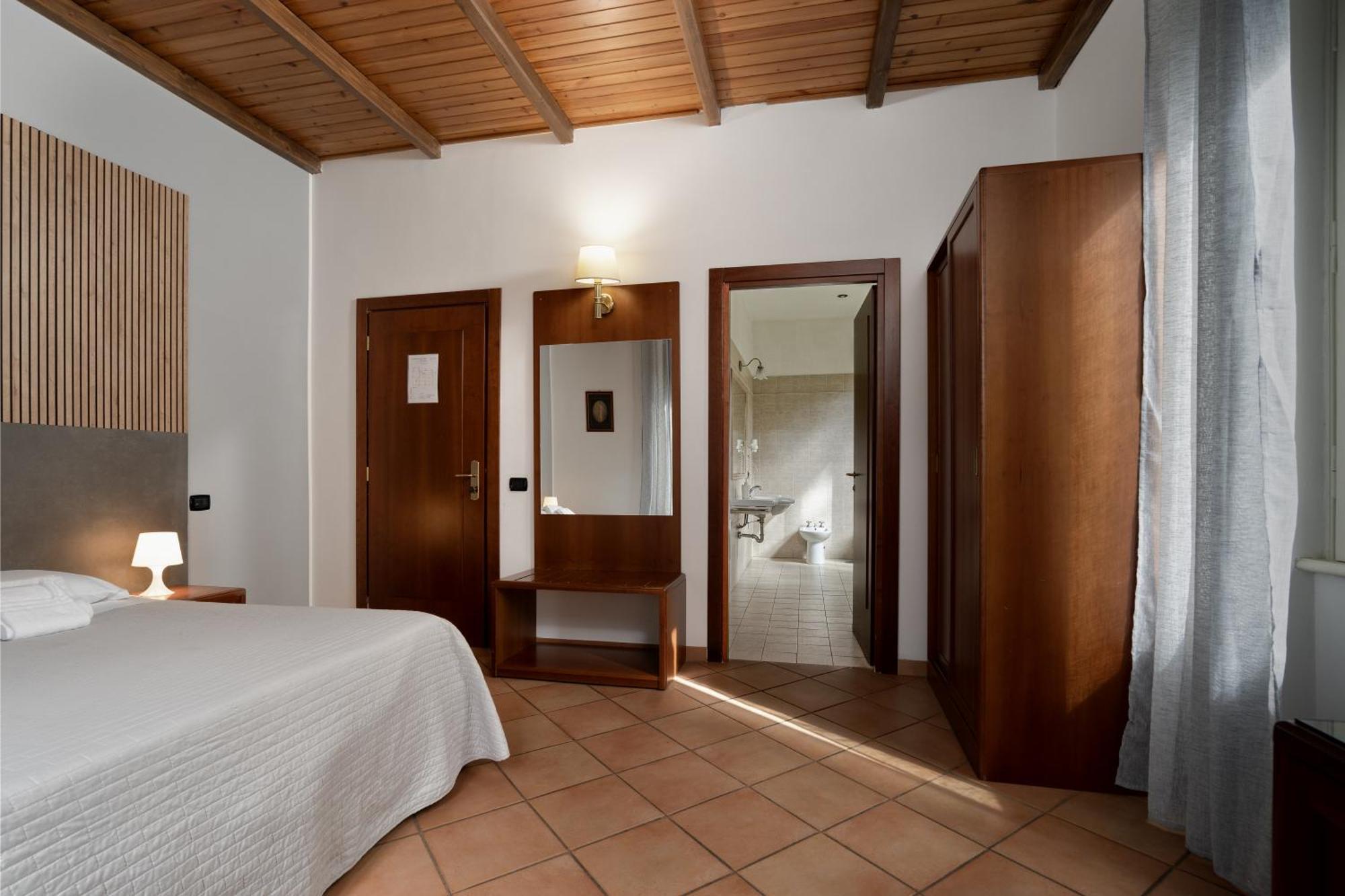 Comfort Gaia Tor Vergata Affittacamere 2*