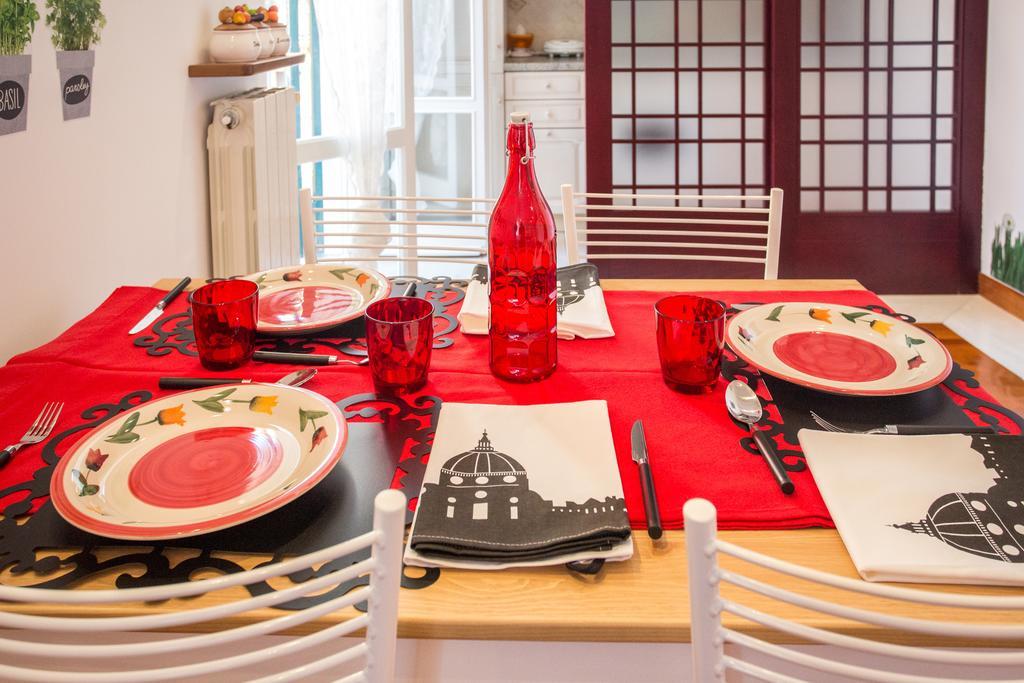 La Finestra Su San Pietro Apartment *
