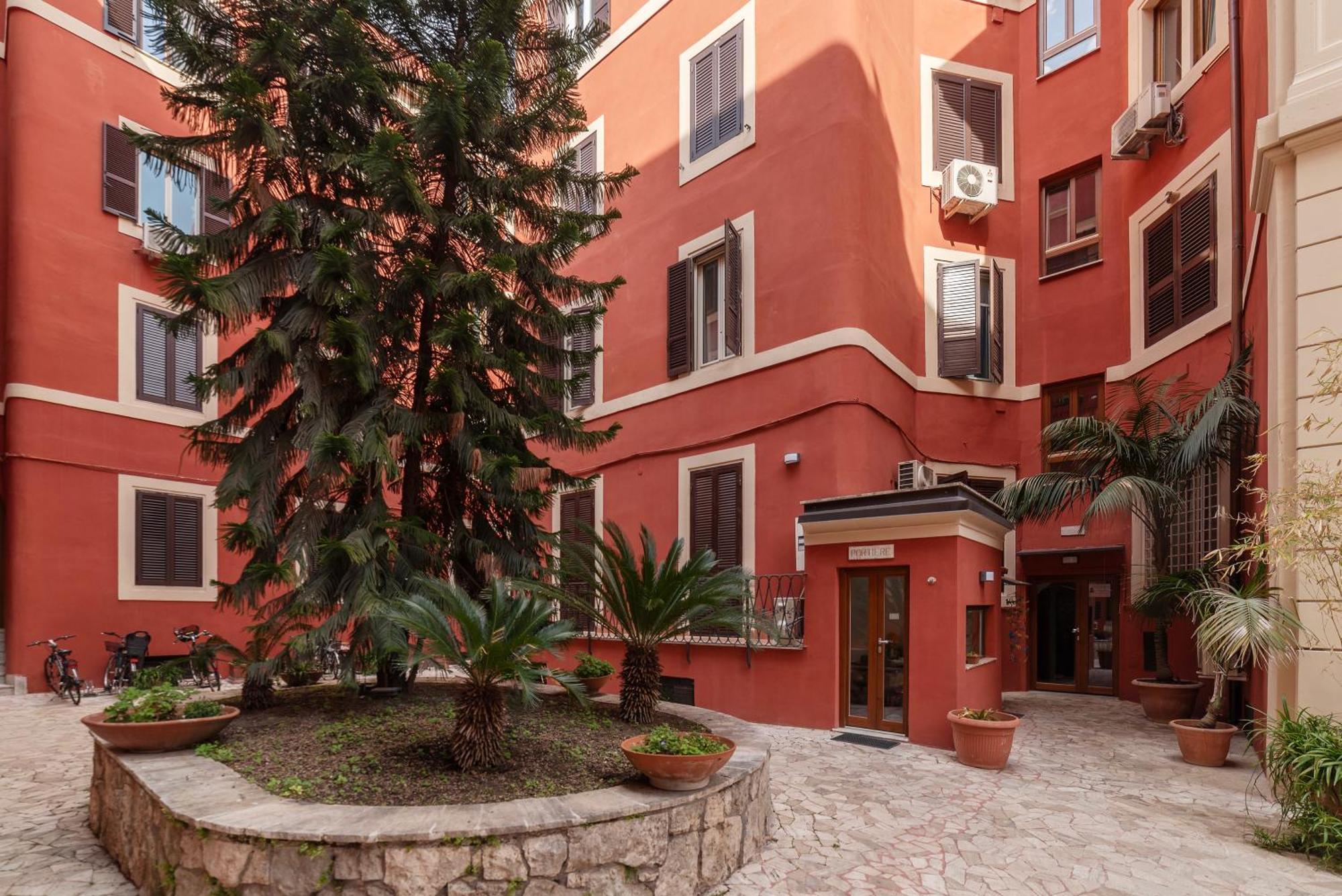 Apartment Vatican Night *