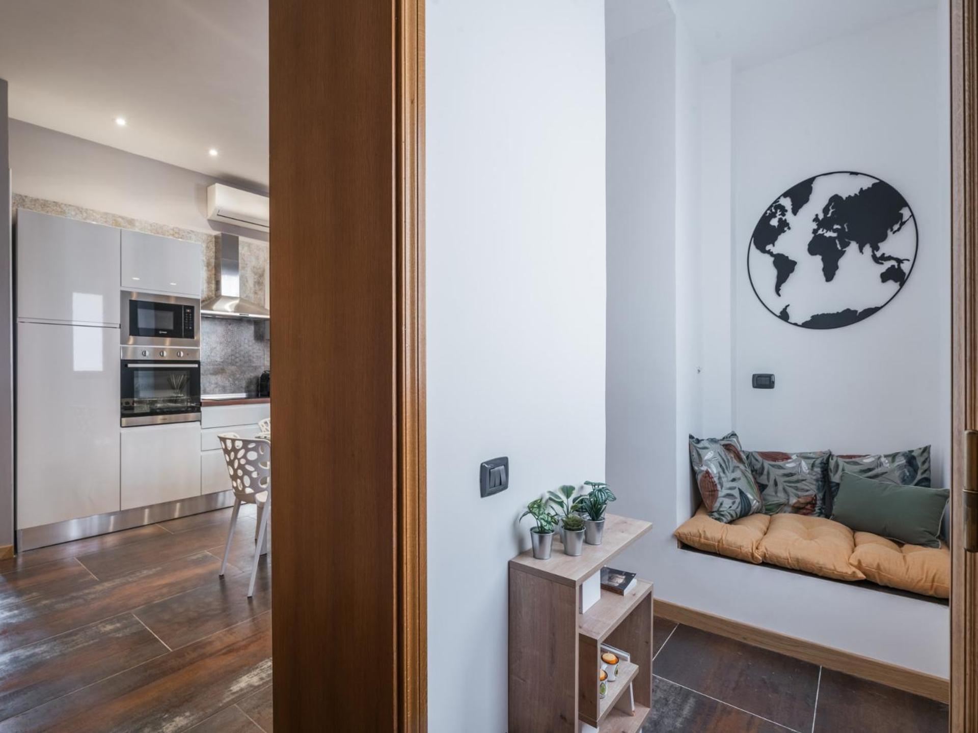 The Rent - Four-room A Few Steps From The Trevi Fountain *
