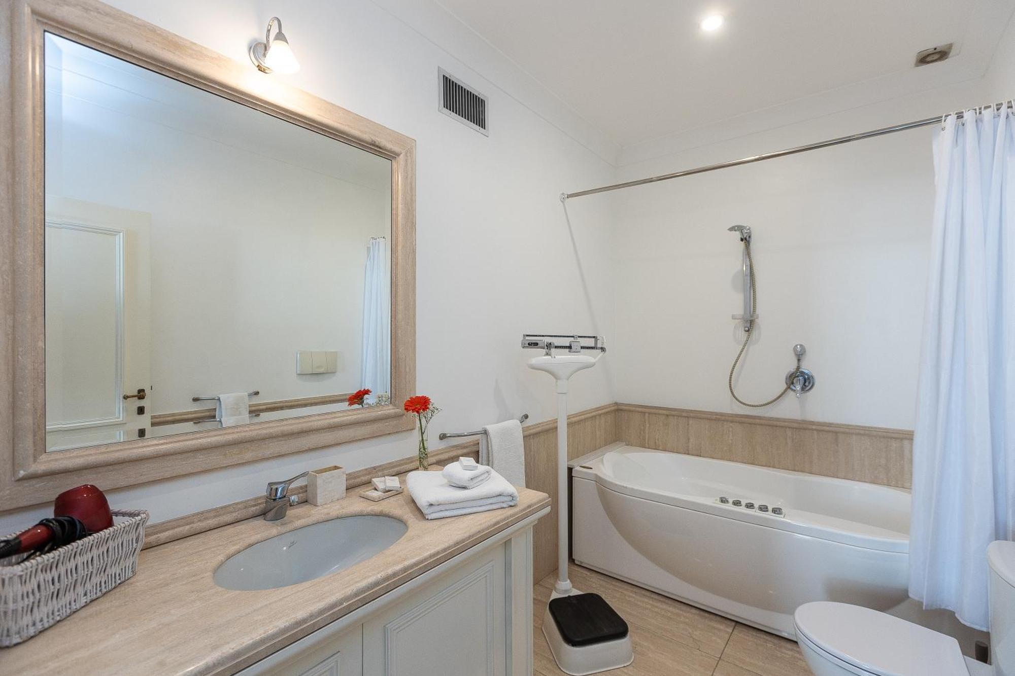 Amazing Elegant Jewish Ghetto Apartment *