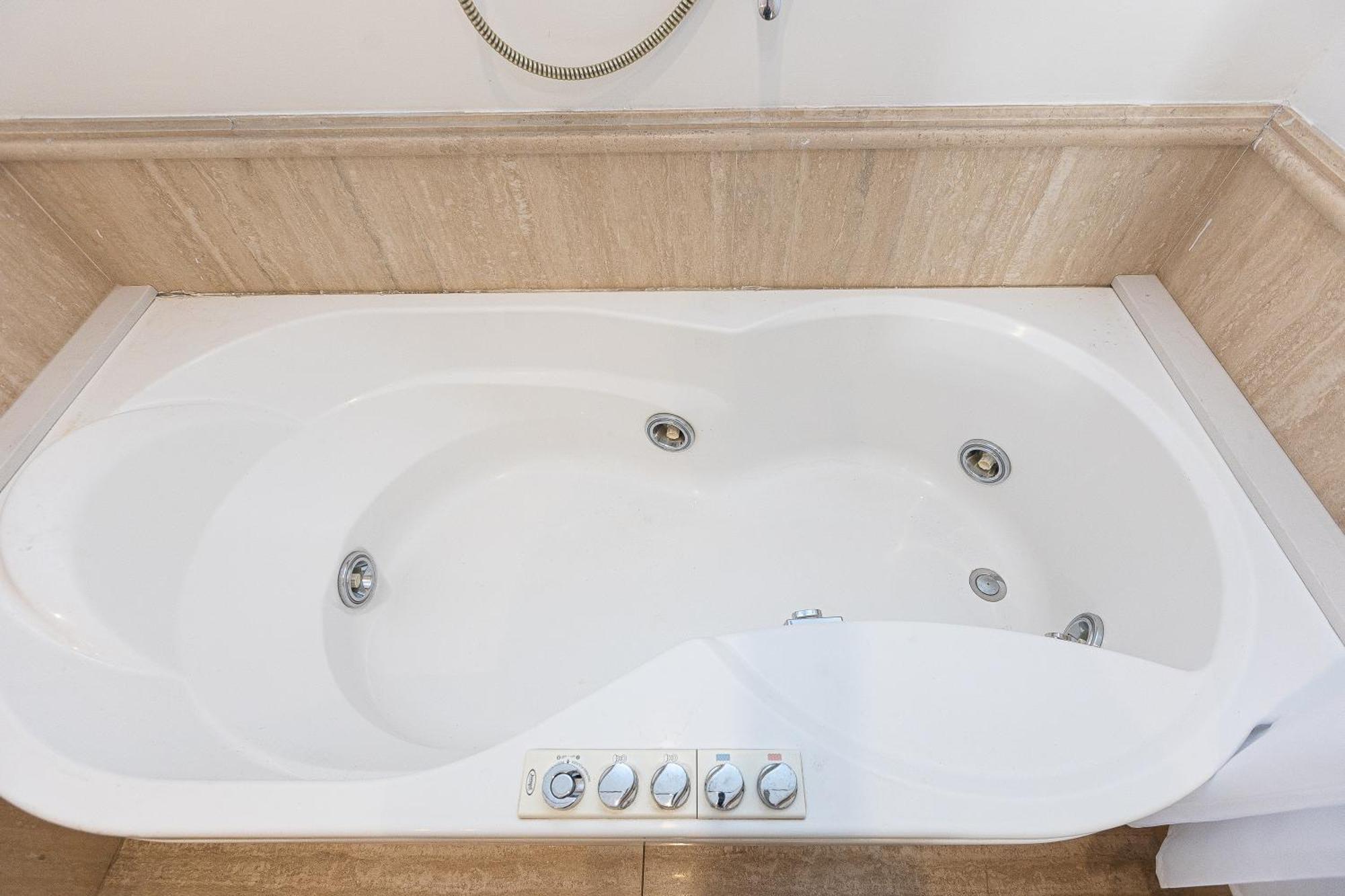 Amazing Elegant Jewish Ghetto Apartment Rome