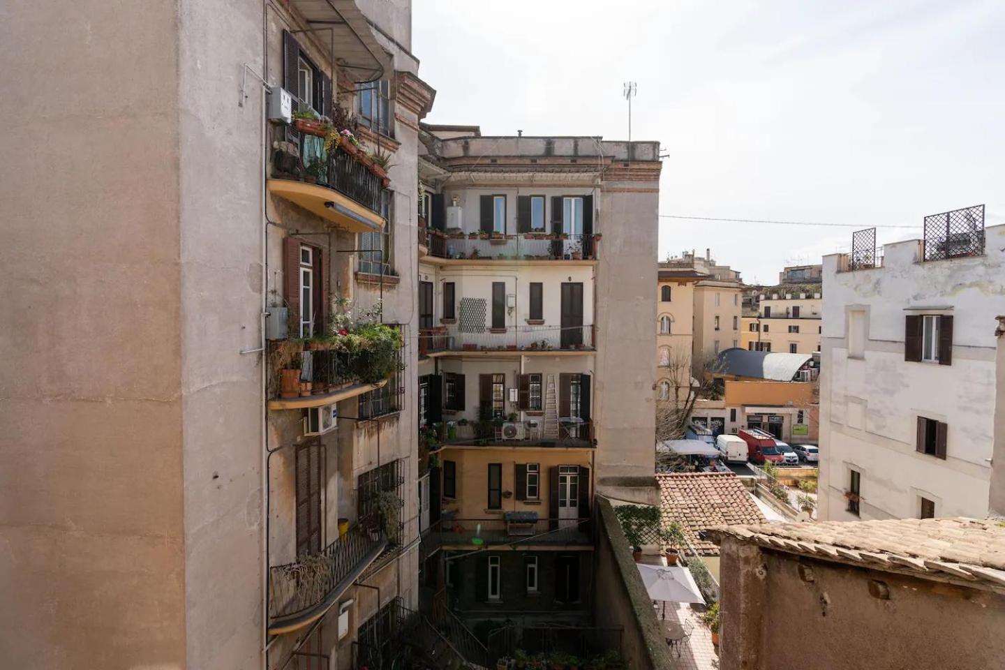 15 Min From Piazza Venezia Skyline Sanctuary In Trastevere Apartment