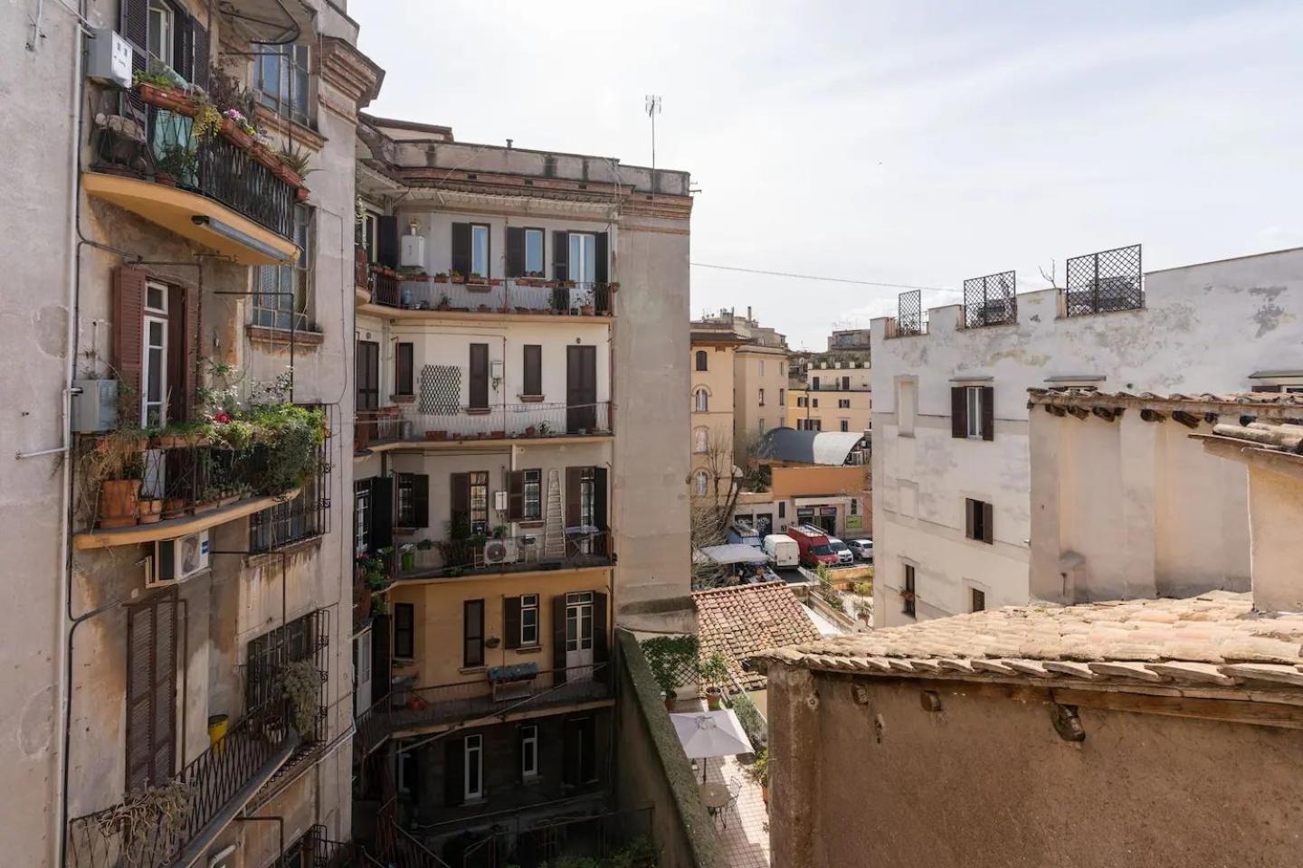 15 Min From Piazza Venezia Skyline Sanctuary In Trastevere