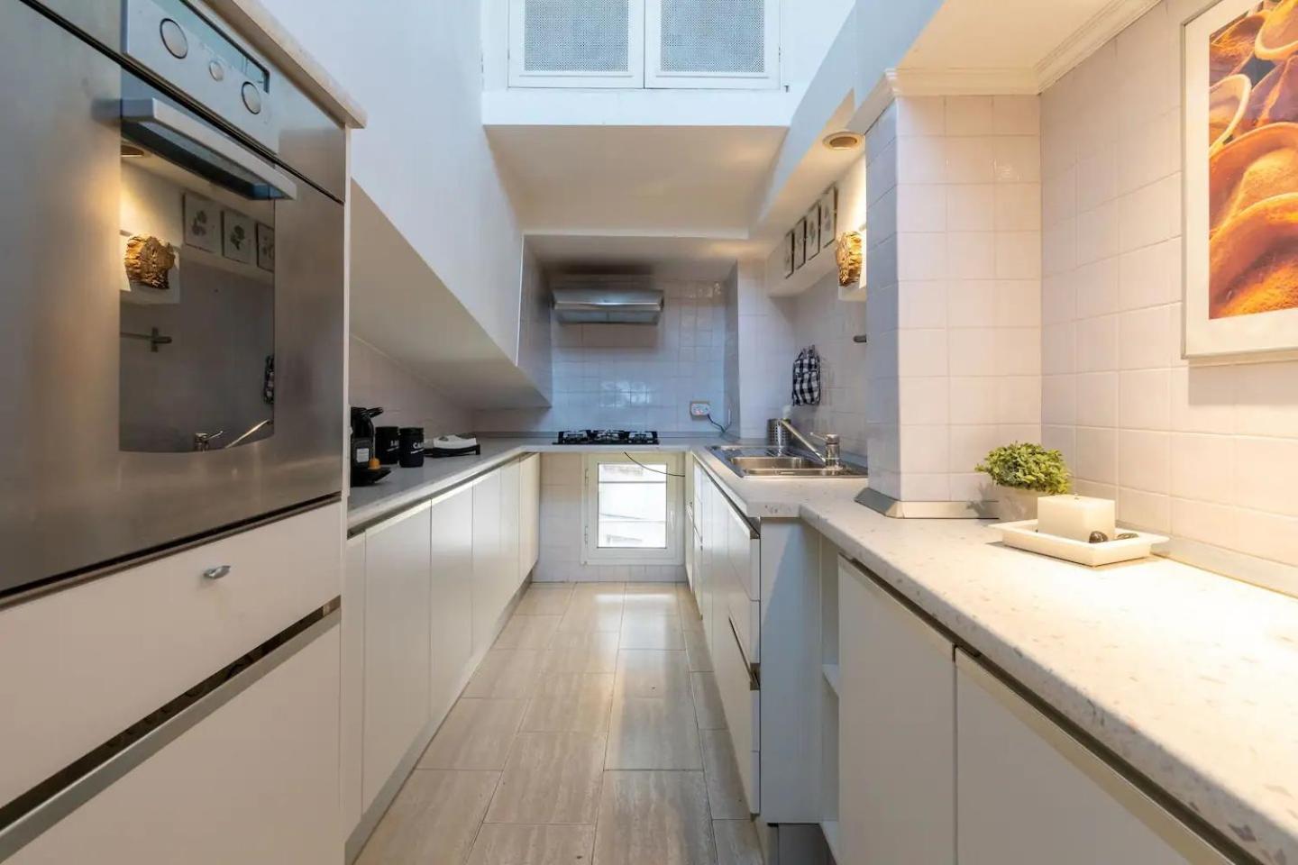 15 Min From Piazza Venezia Skyline Sanctuary In Trastevere