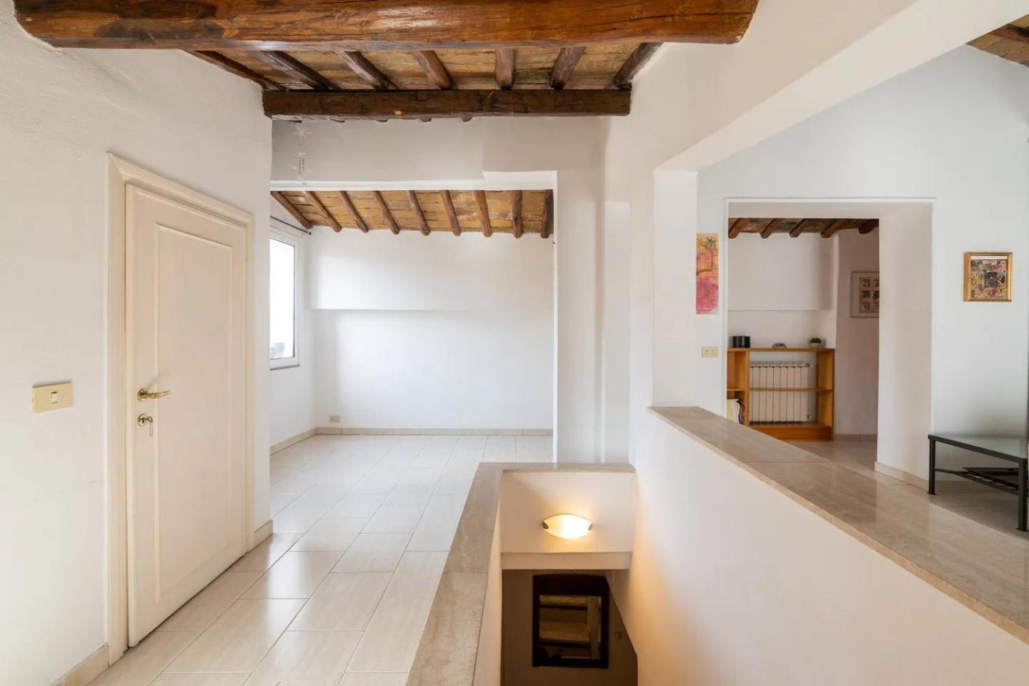 15 Min From Piazza Venezia Skyline Sanctuary In Trastevere Apartment