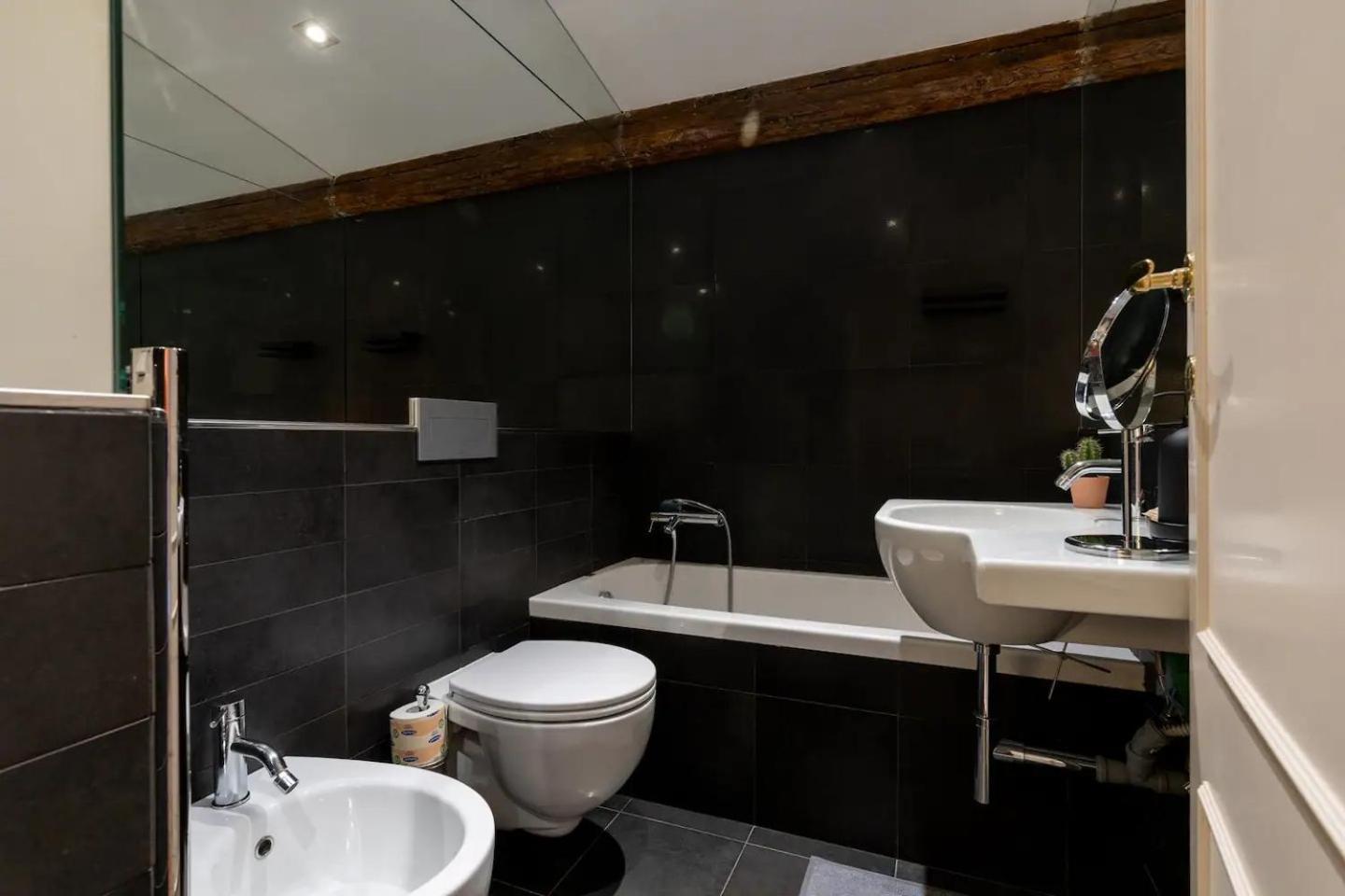 15 Min From Piazza Venezia Skyline Sanctuary In Trastevere *