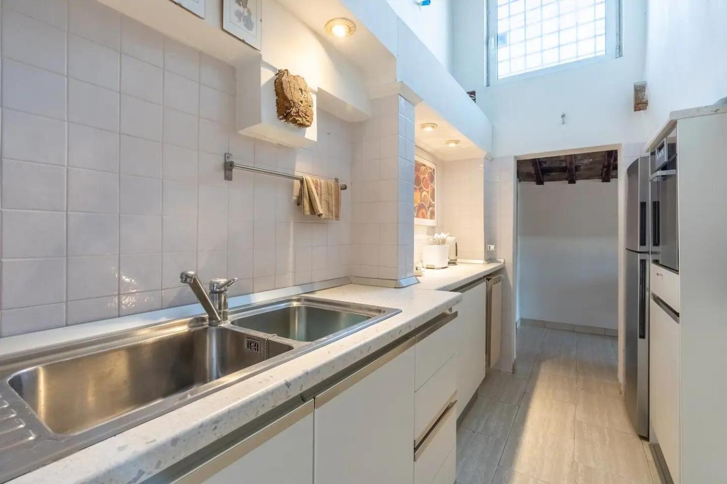 15 Min From Piazza Venezia Skyline Sanctuary In Trastevere