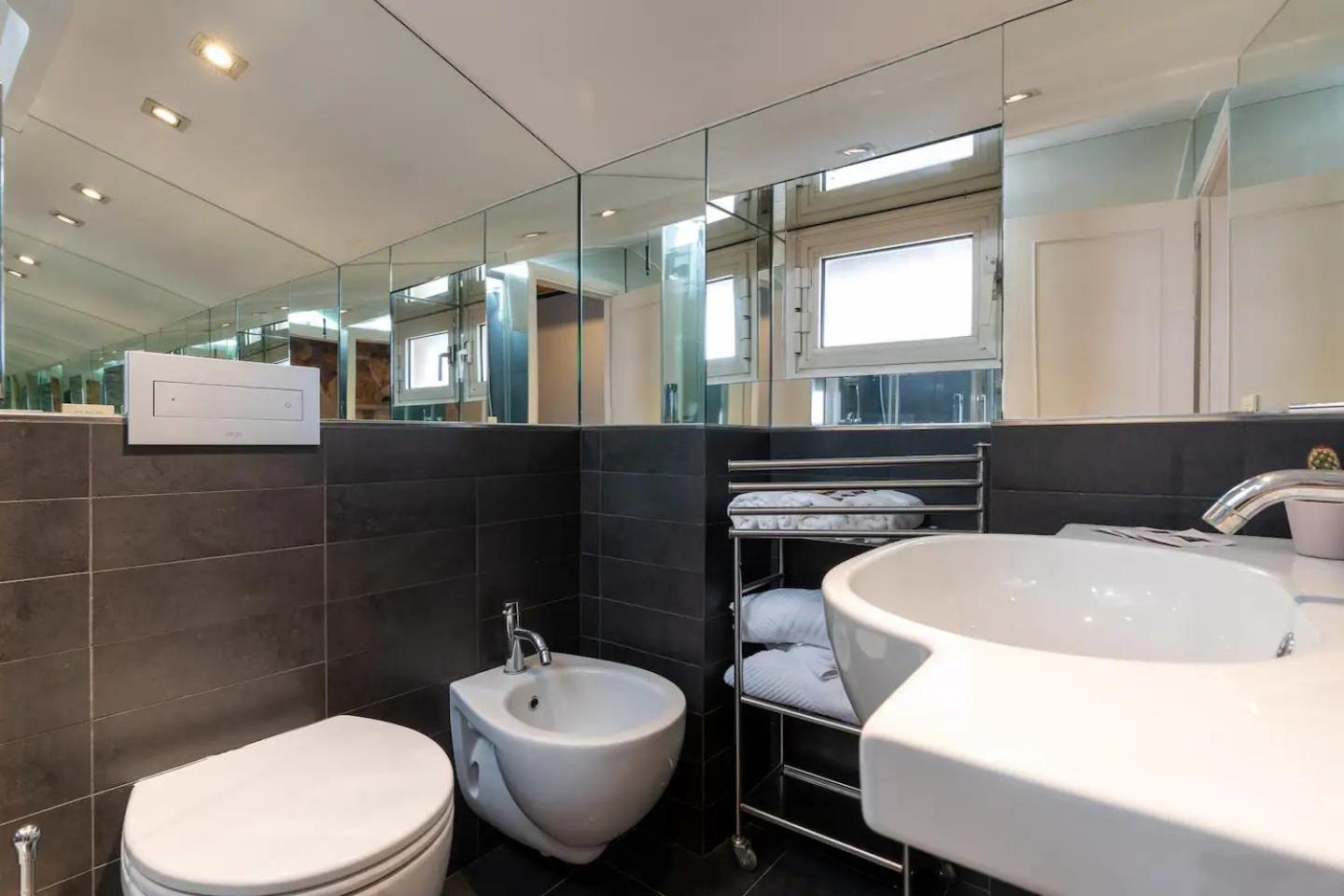 15 Min From Piazza Venezia Skyline Sanctuary In Trastevere *