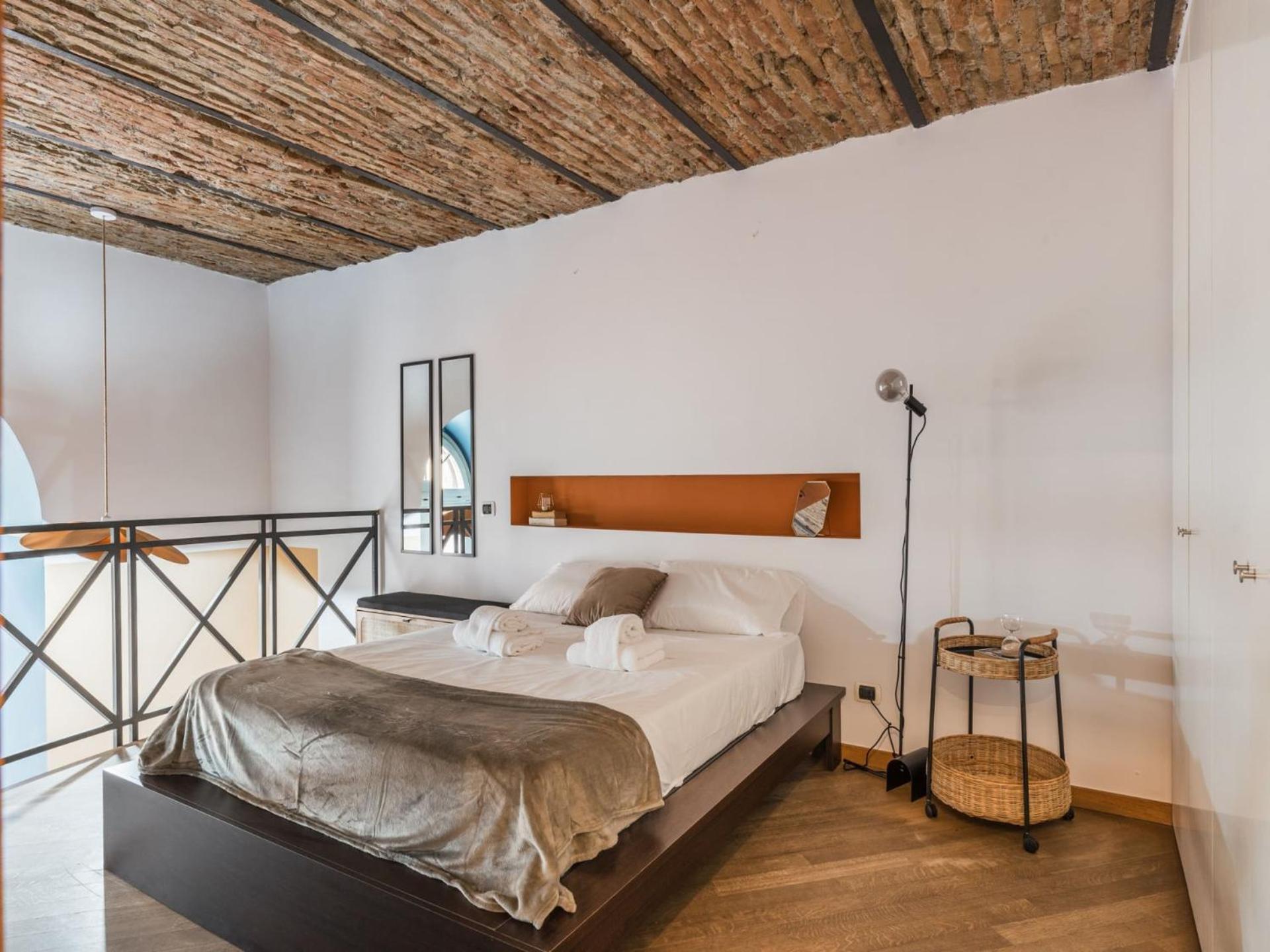 The Rent - Colorful Loft In Trastevere Area Apartment