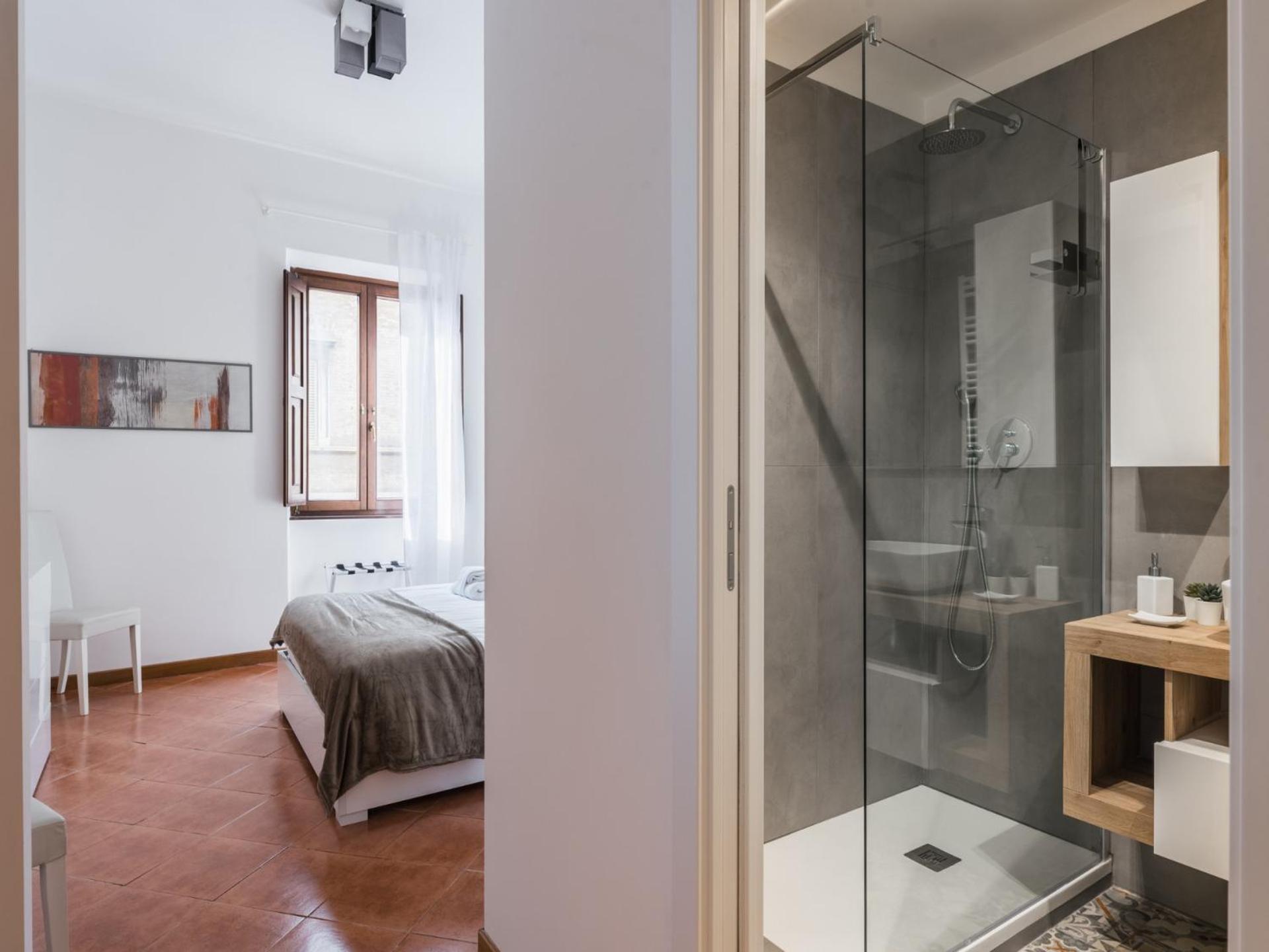 The Rent - Four-room A Few Steps From The Trevi Fountain