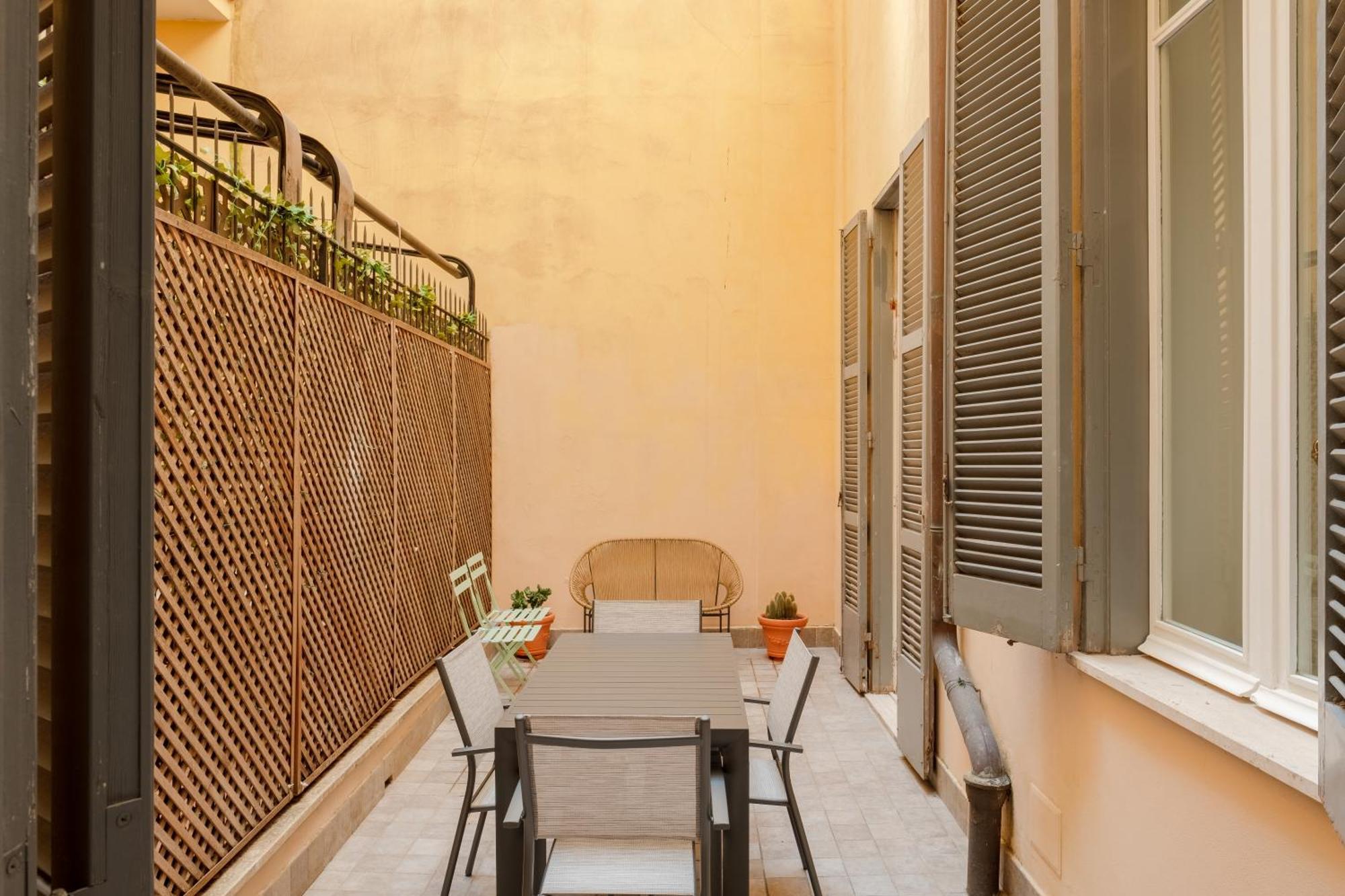 Elegant With Patio At Piazza Navona Apartment Rome