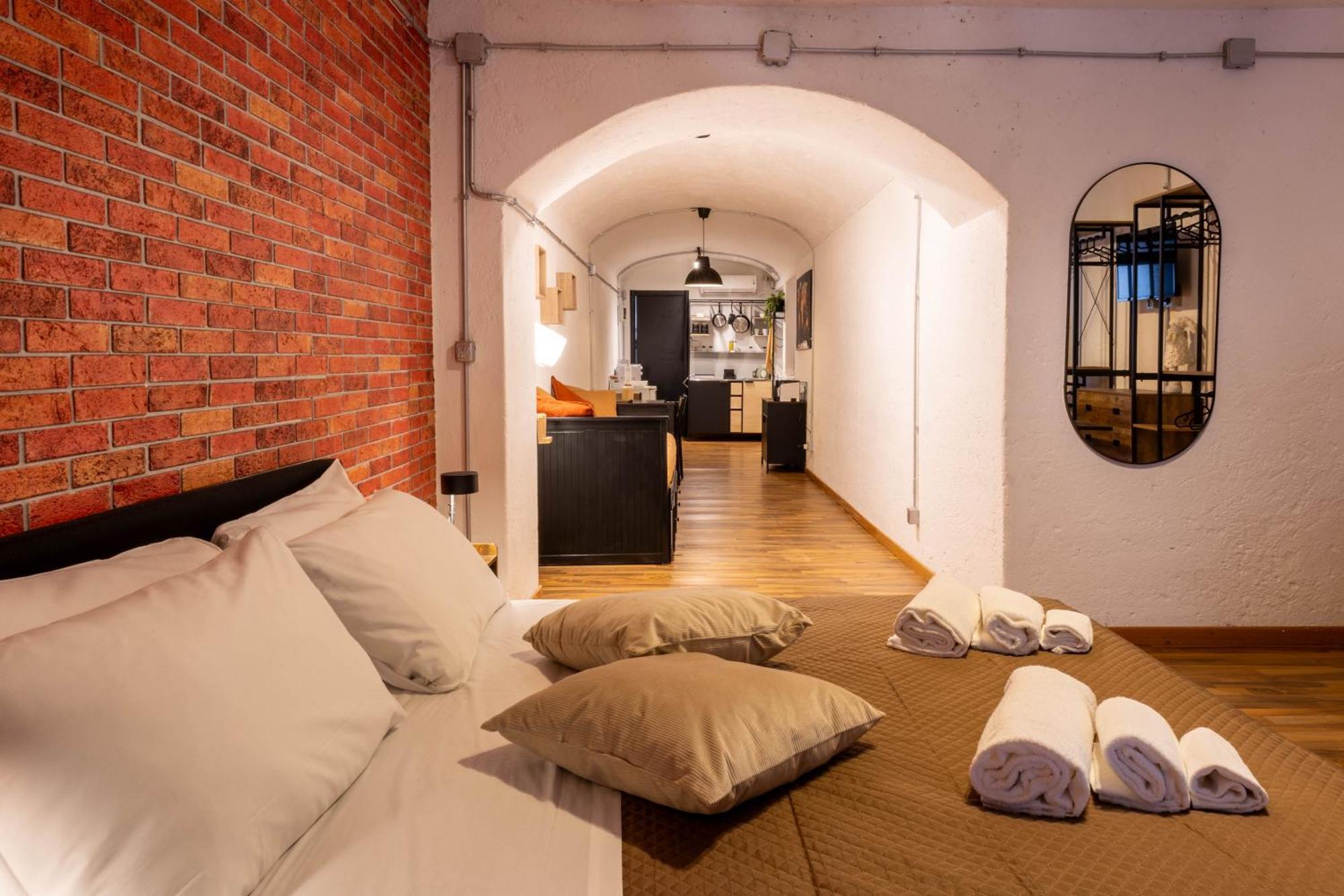 Domus Laura Rione Monti Rome