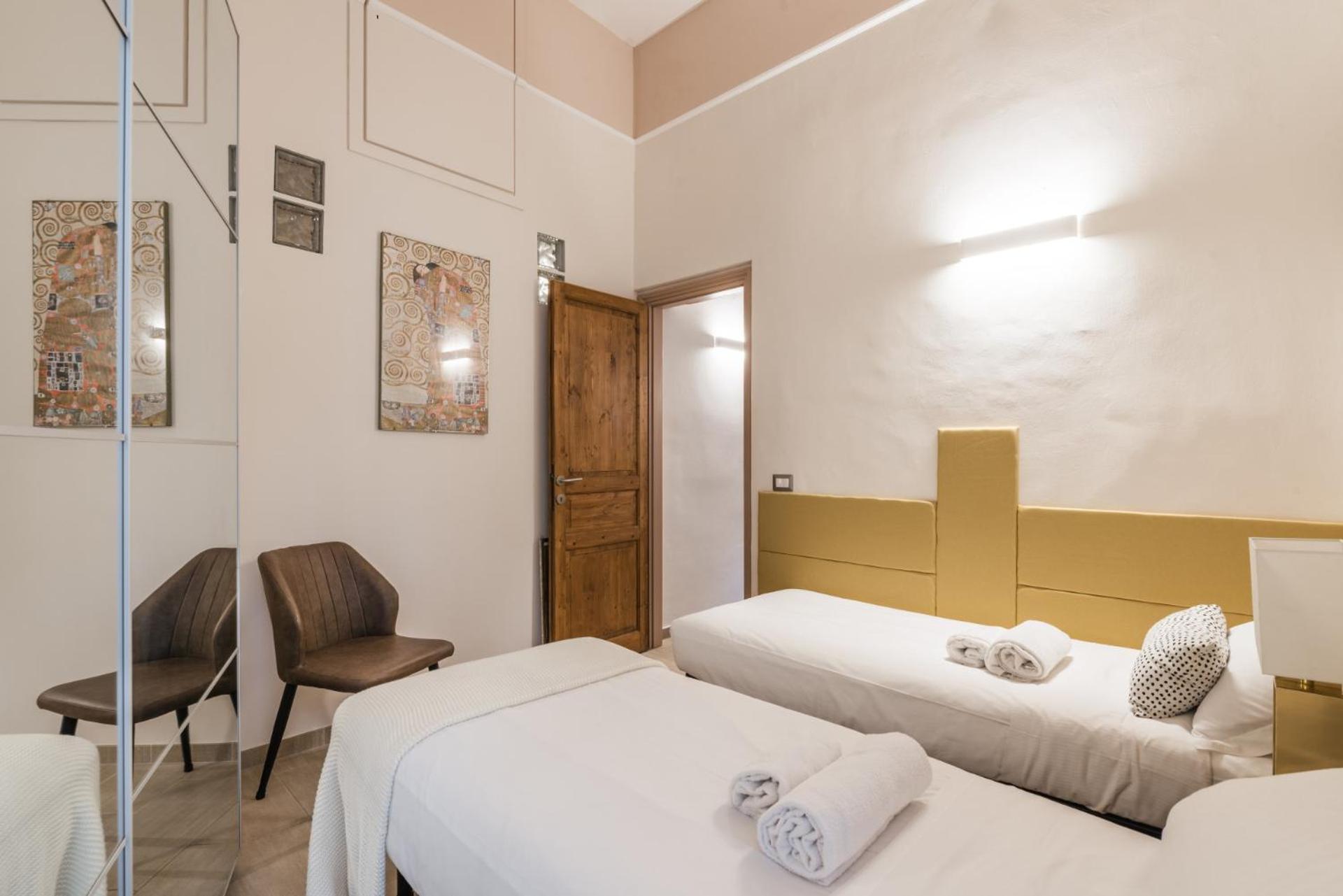 The Rent - Two-bedroom Near Fori Imperiali Apartment Rome