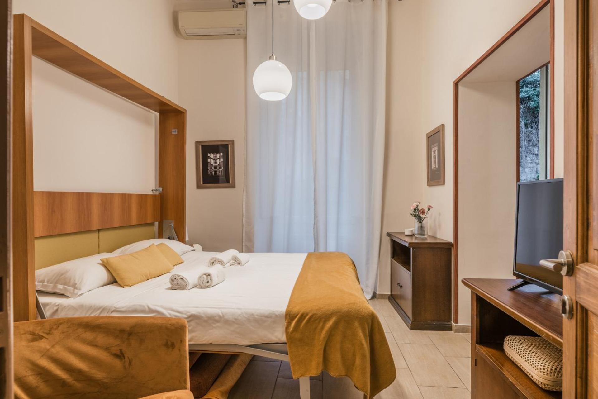 The Rent - Two-bedroom Near Fori Imperiali Apartment Rome