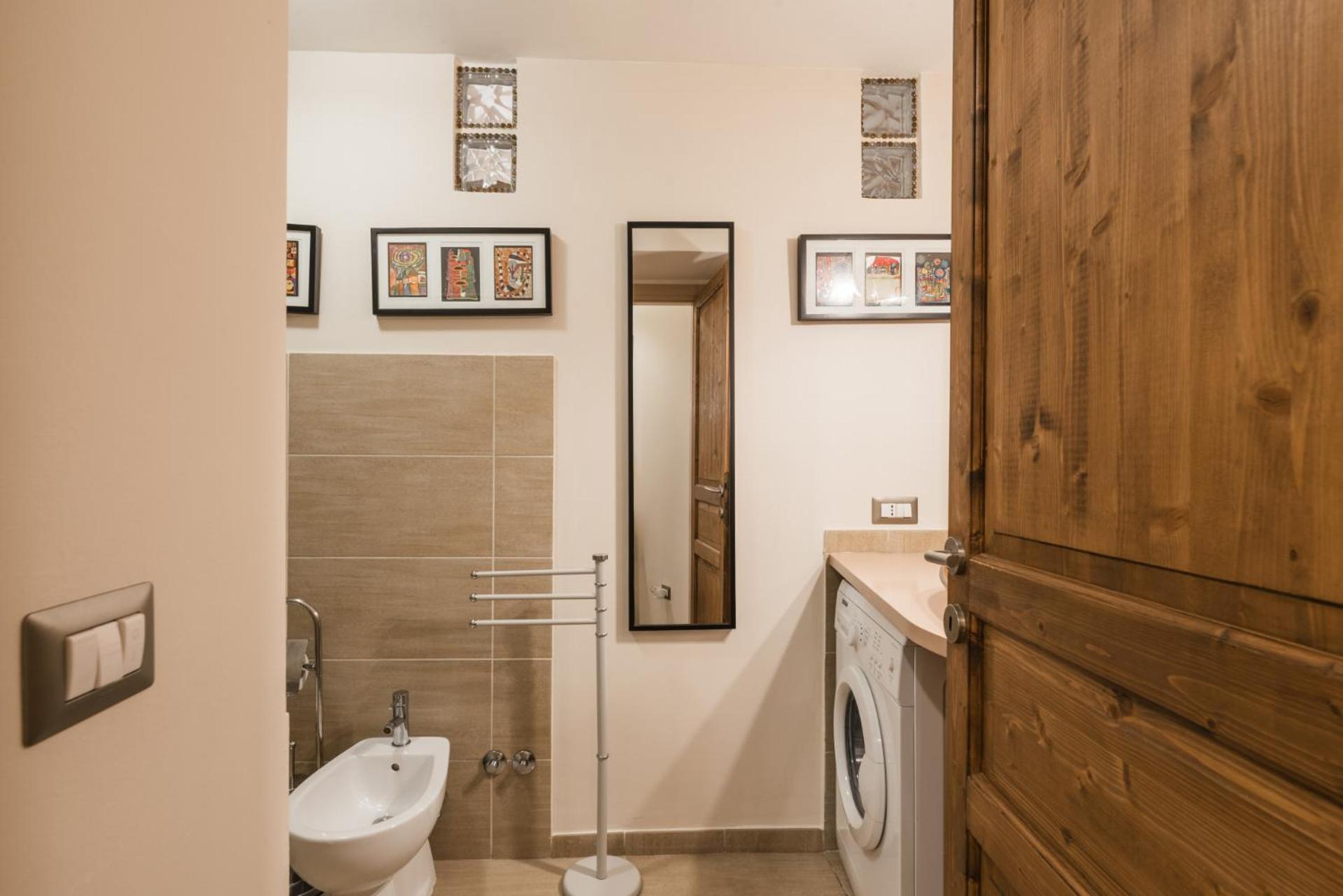 The Rent - Two-bedroom Near Fori Imperiali Apartment Rome