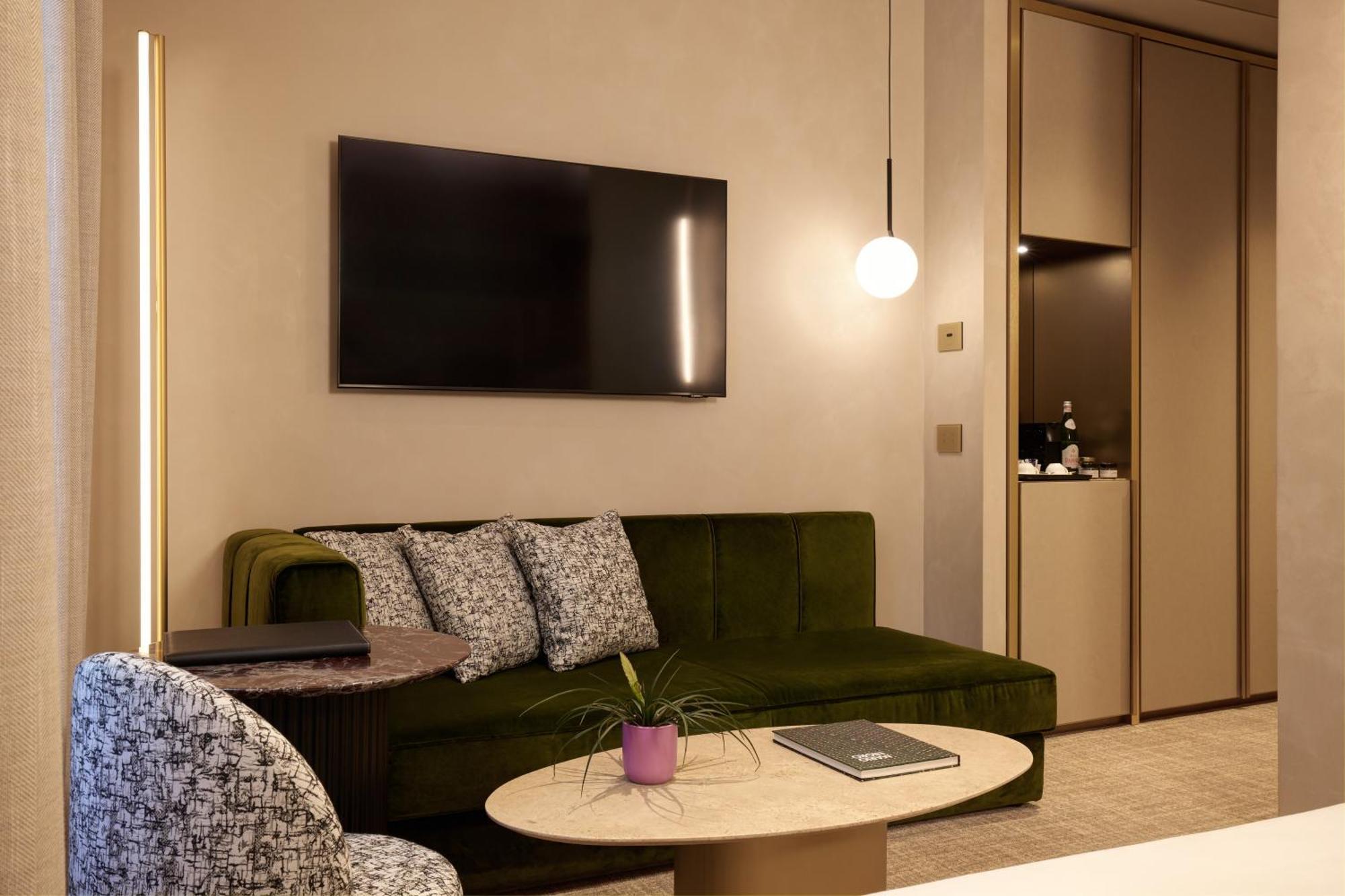 Borghese Contemporary