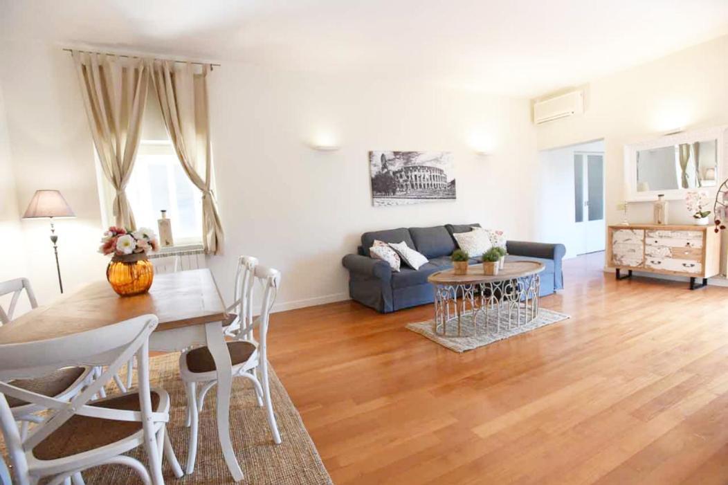 Apartment Romantic Flat Near Metro Flaminio
