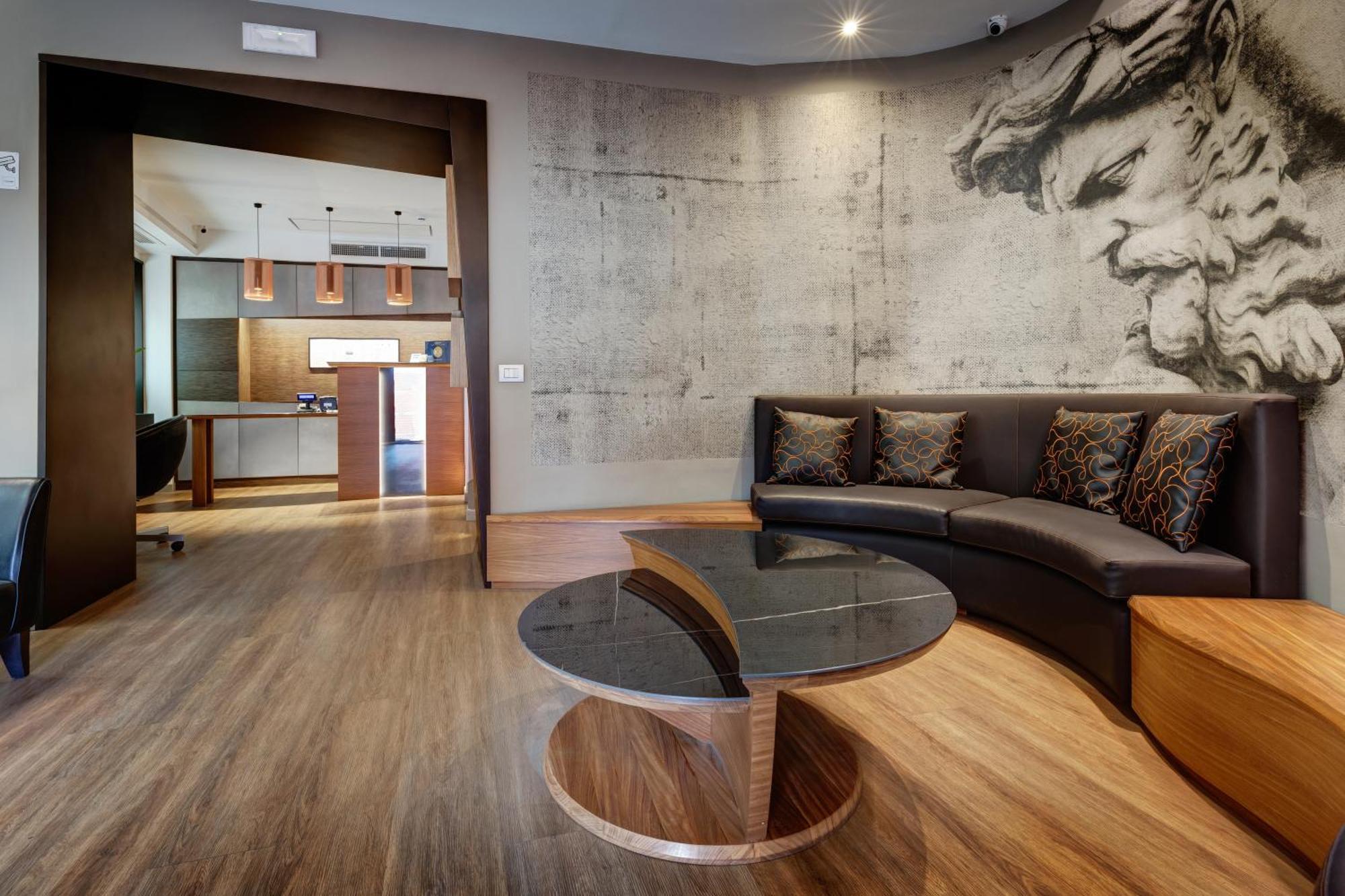 Art - Gruppo Trevi Hotel Rome