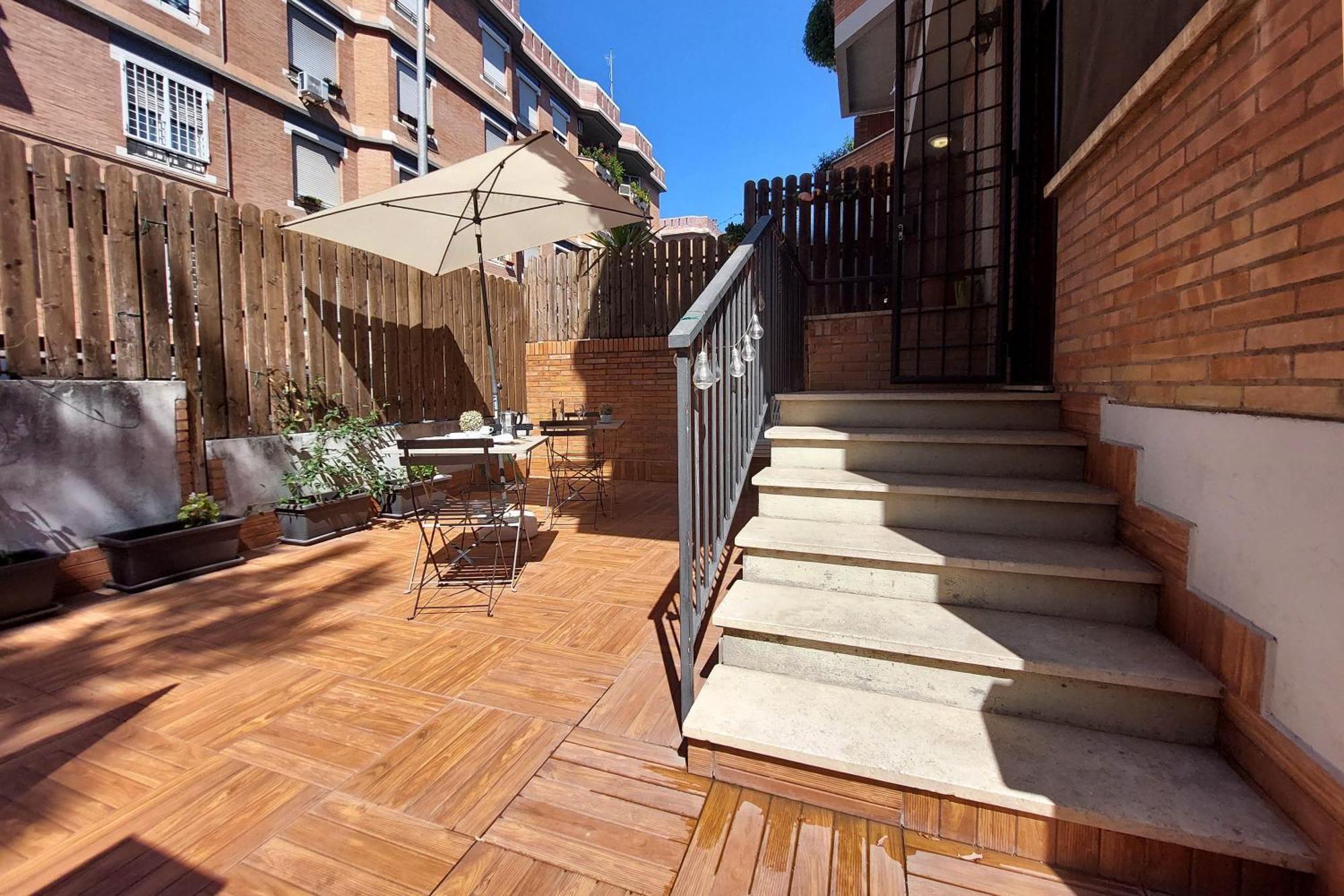 Vatican Flat Cozy With Private Court Apartment
