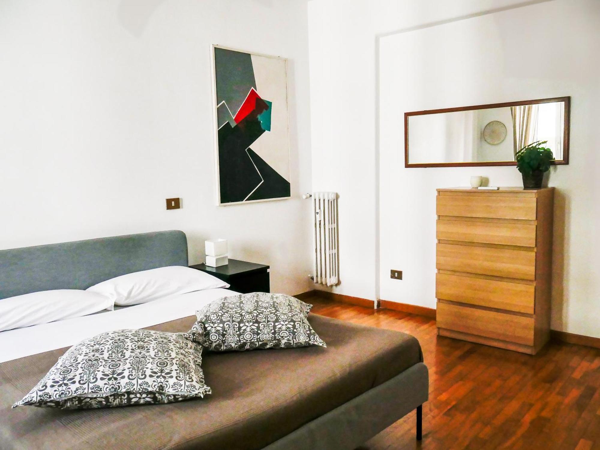 Modern 1 Bedroom Near Metro Apartment *