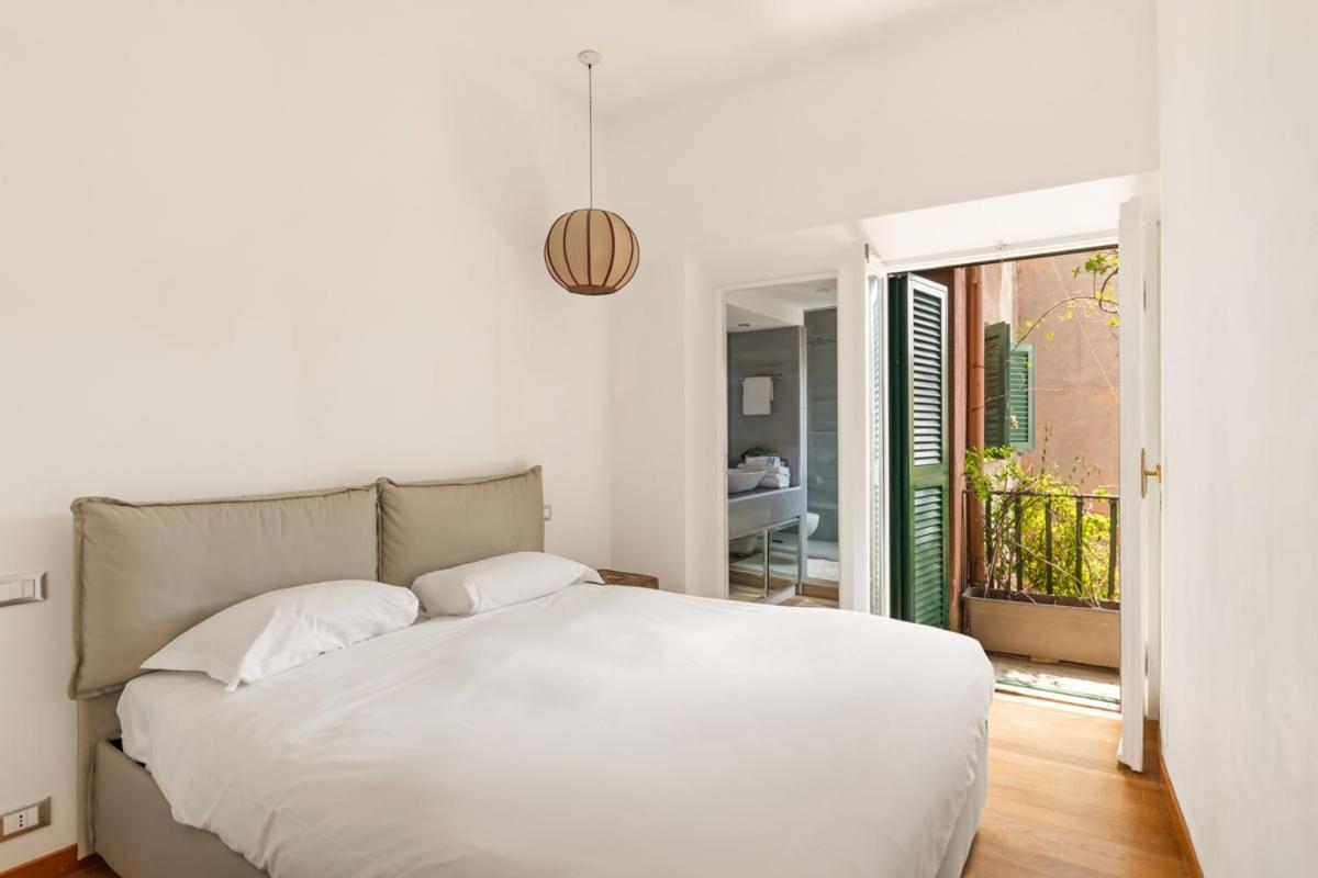 Trilussa Stylish Penthouse Apartment Rome